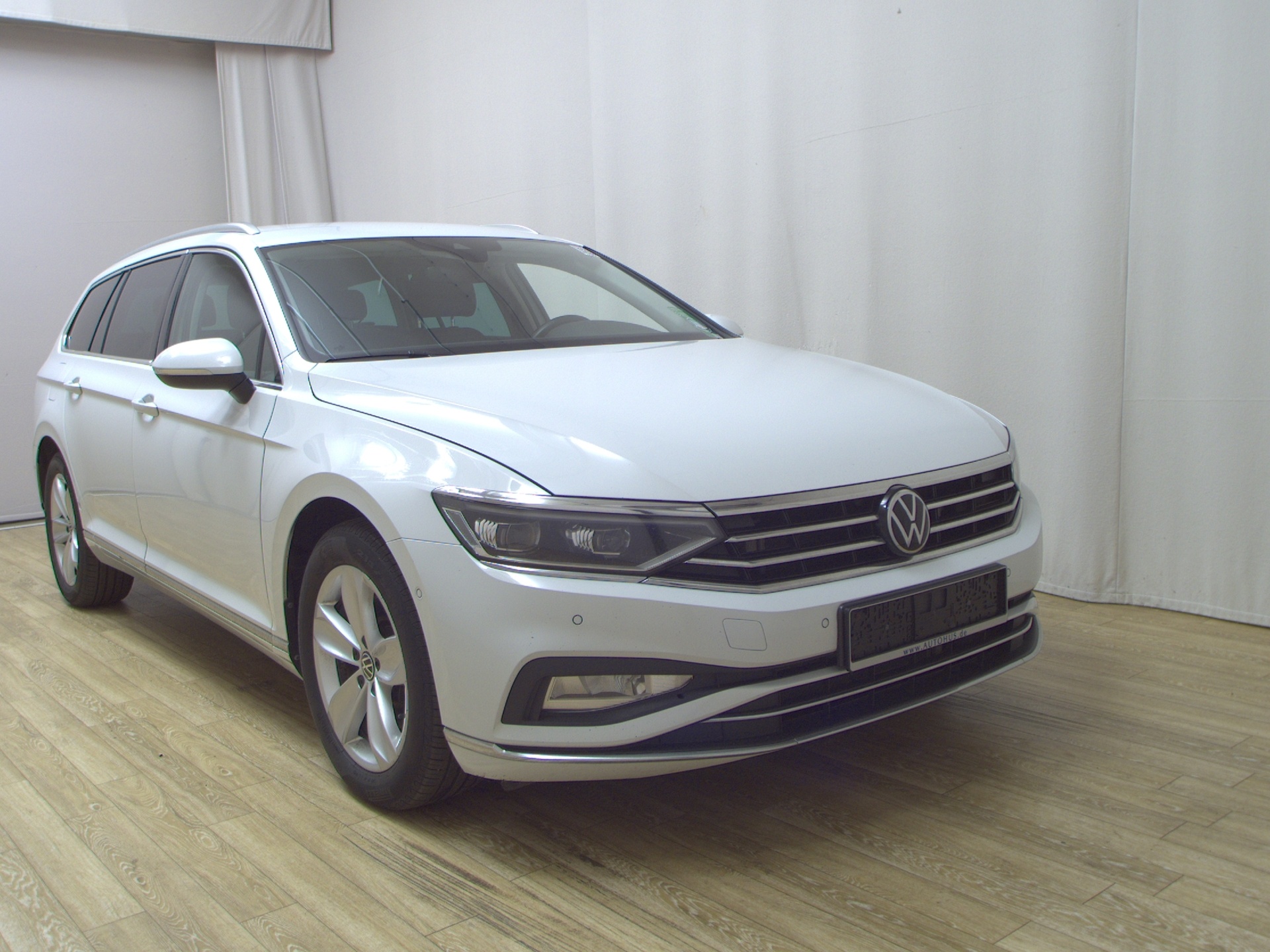 Volkswagen Passat Var. 2.0 TDI 4M Elegance Navi Matrix AHK 3