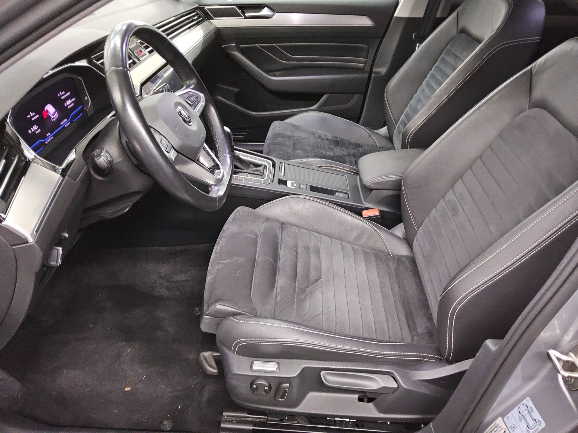 Volkswagen Passat Var. 1.5 TSI Elegance T-Leder Navi DC LED 9