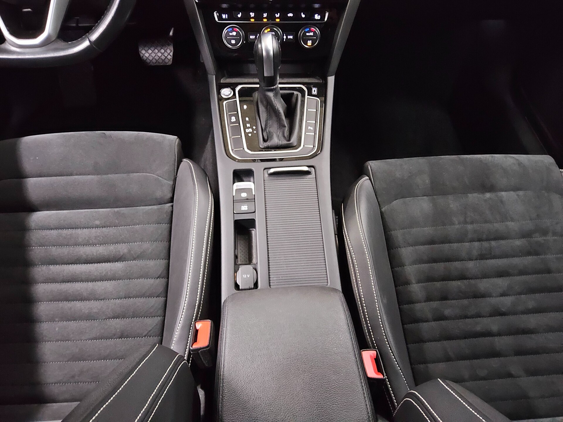 Volkswagen Passat Var. 1.5 TSI Elegance T-Leder Navi DC LED 6