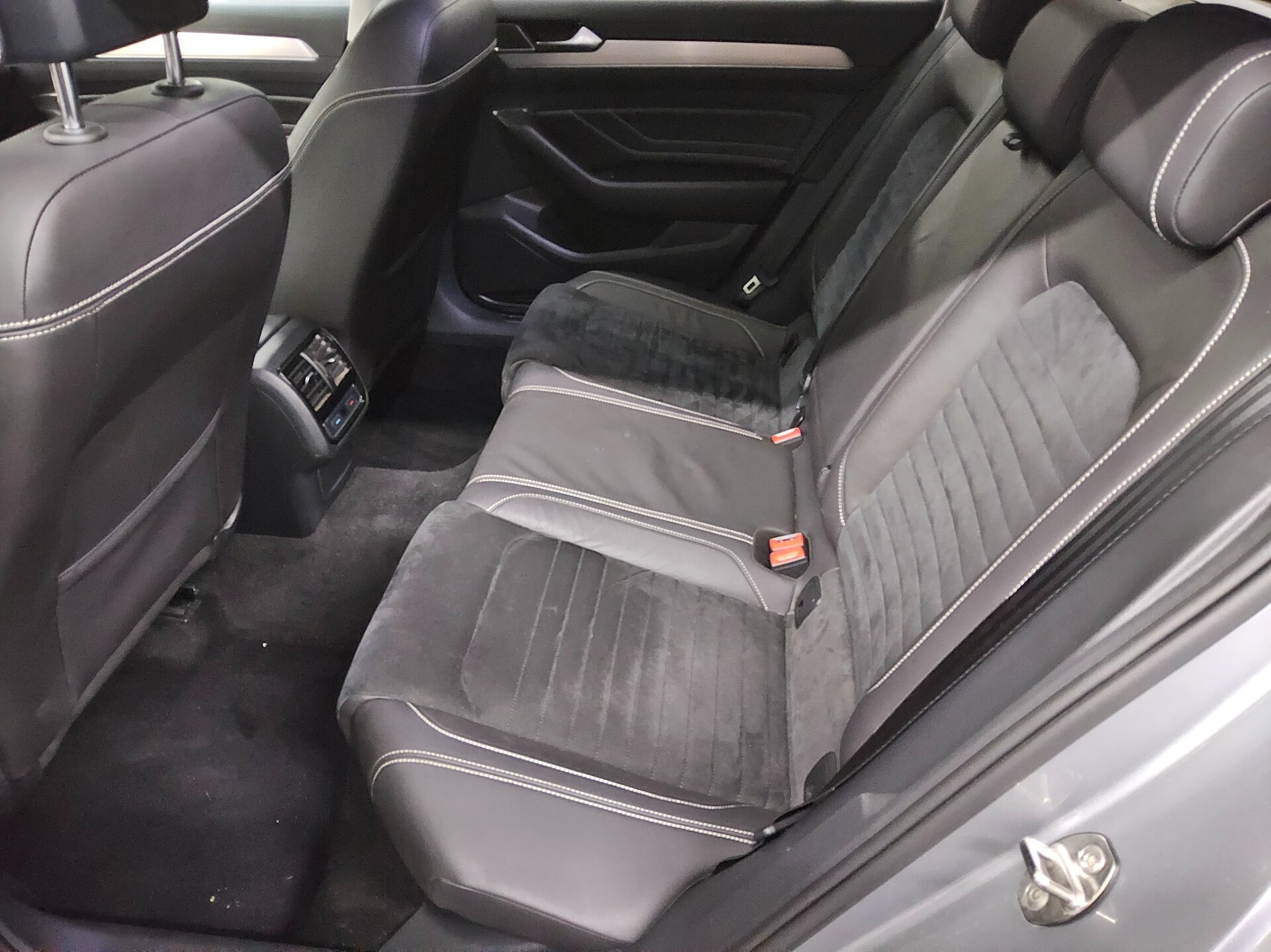 Volkswagen Passat Var. 1.5 TSI Elegance T-Leder Navi DC LED 13