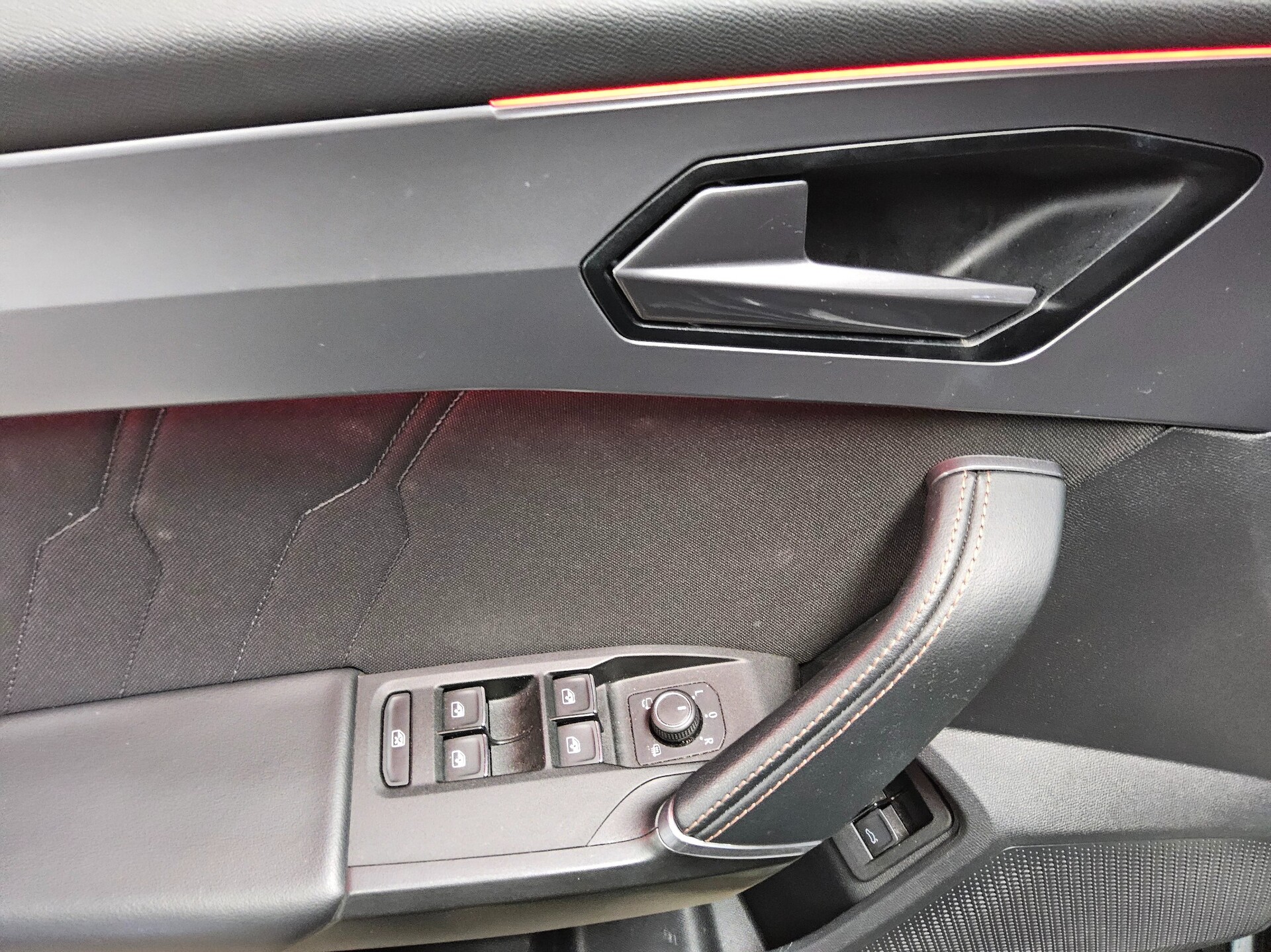 Cupra Leon Sportstourer 1.4 e-Hybrid Navi LED vc DCC 10