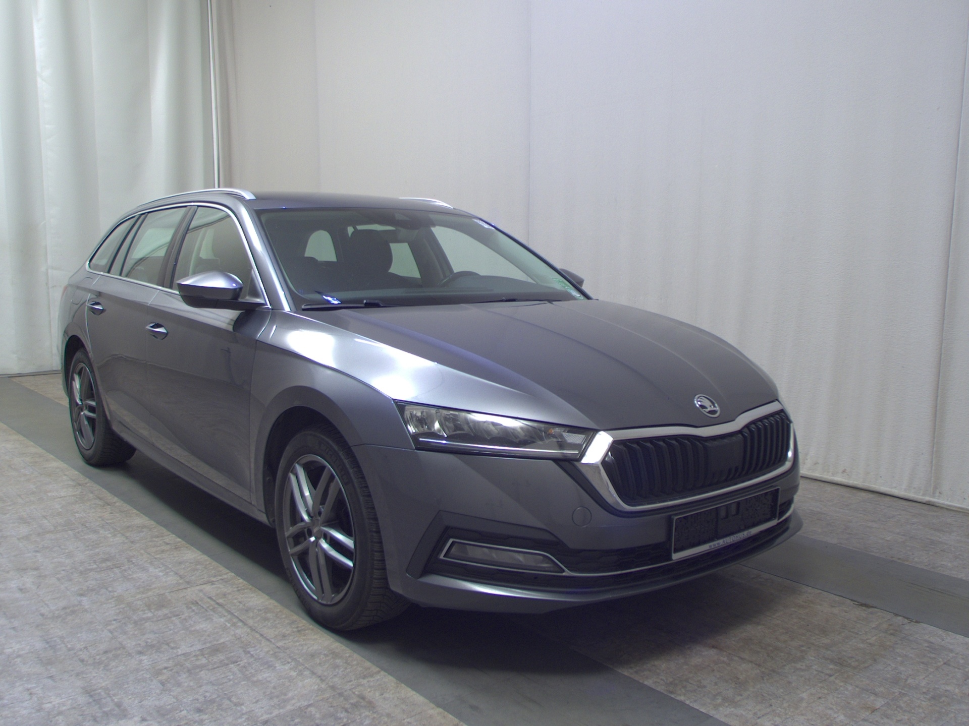 Skoda Octavia Kombi 2.0 TDI Style Navi vc LED ACC AHK 3