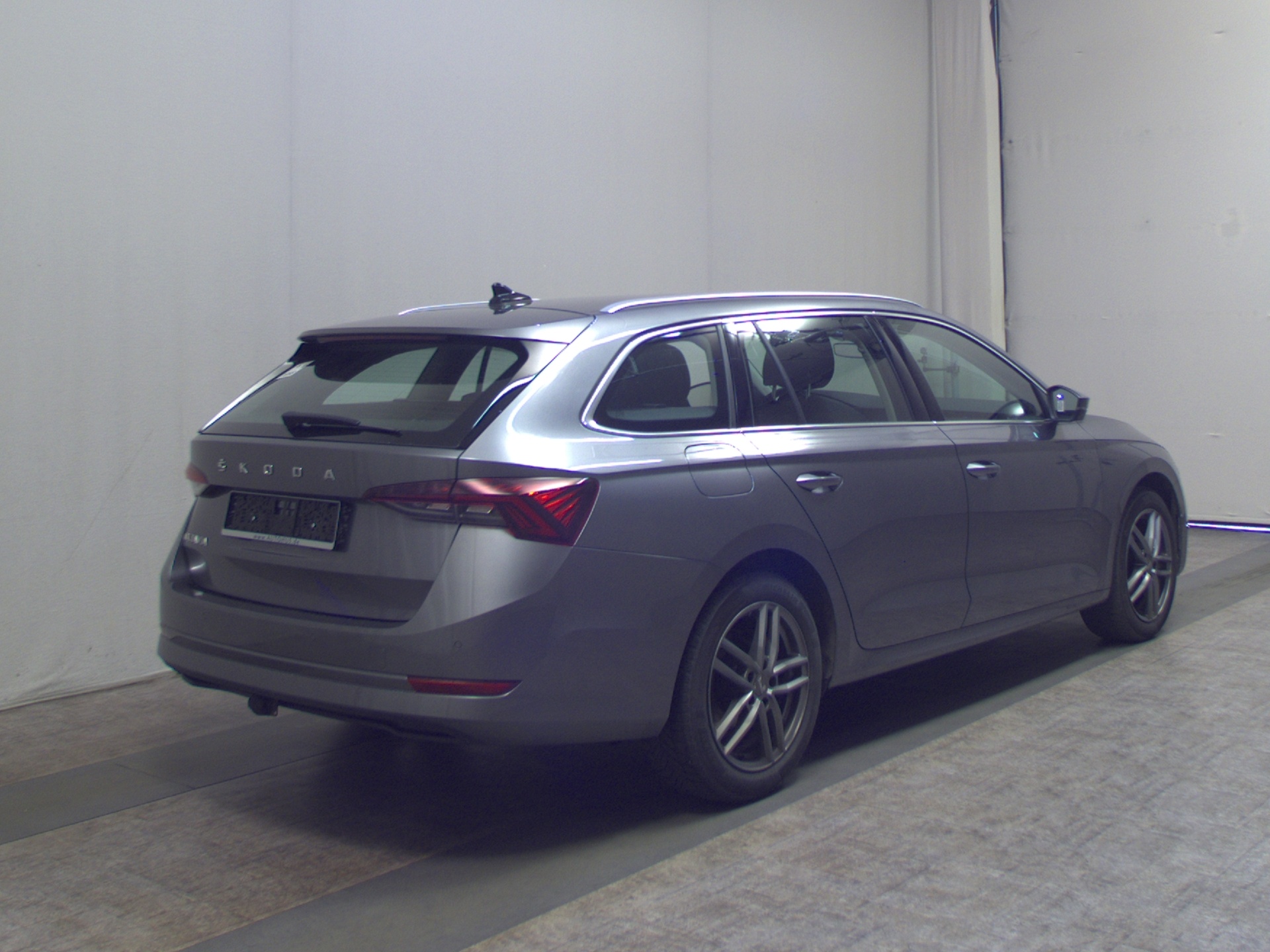 Skoda Octavia Kombi 2.0 TDI Style Navi vc LED ACC AHK 4