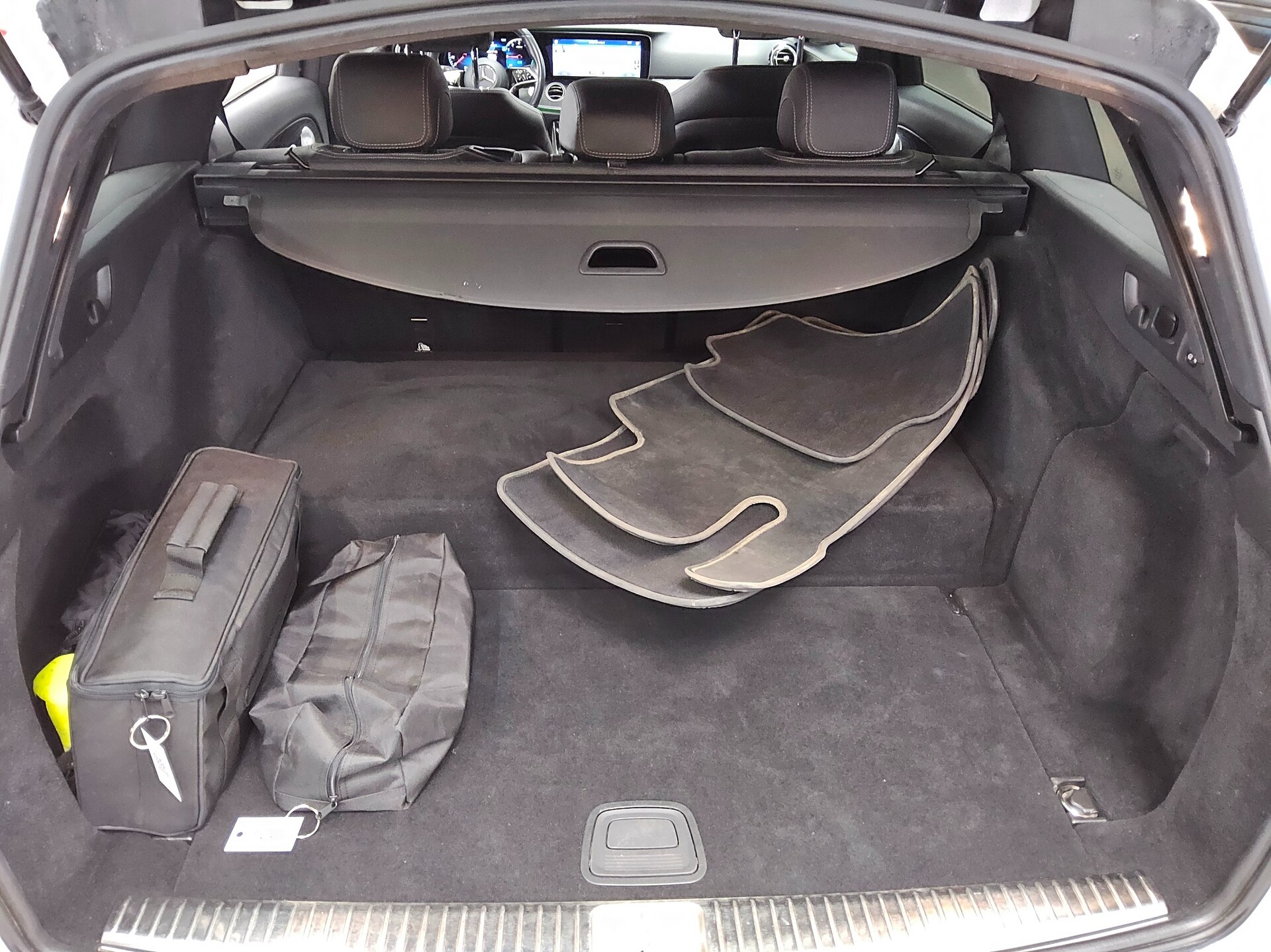 Mercedes-Benz E 300 T de Avantgarde Night Burmester GSD Distr+ 13