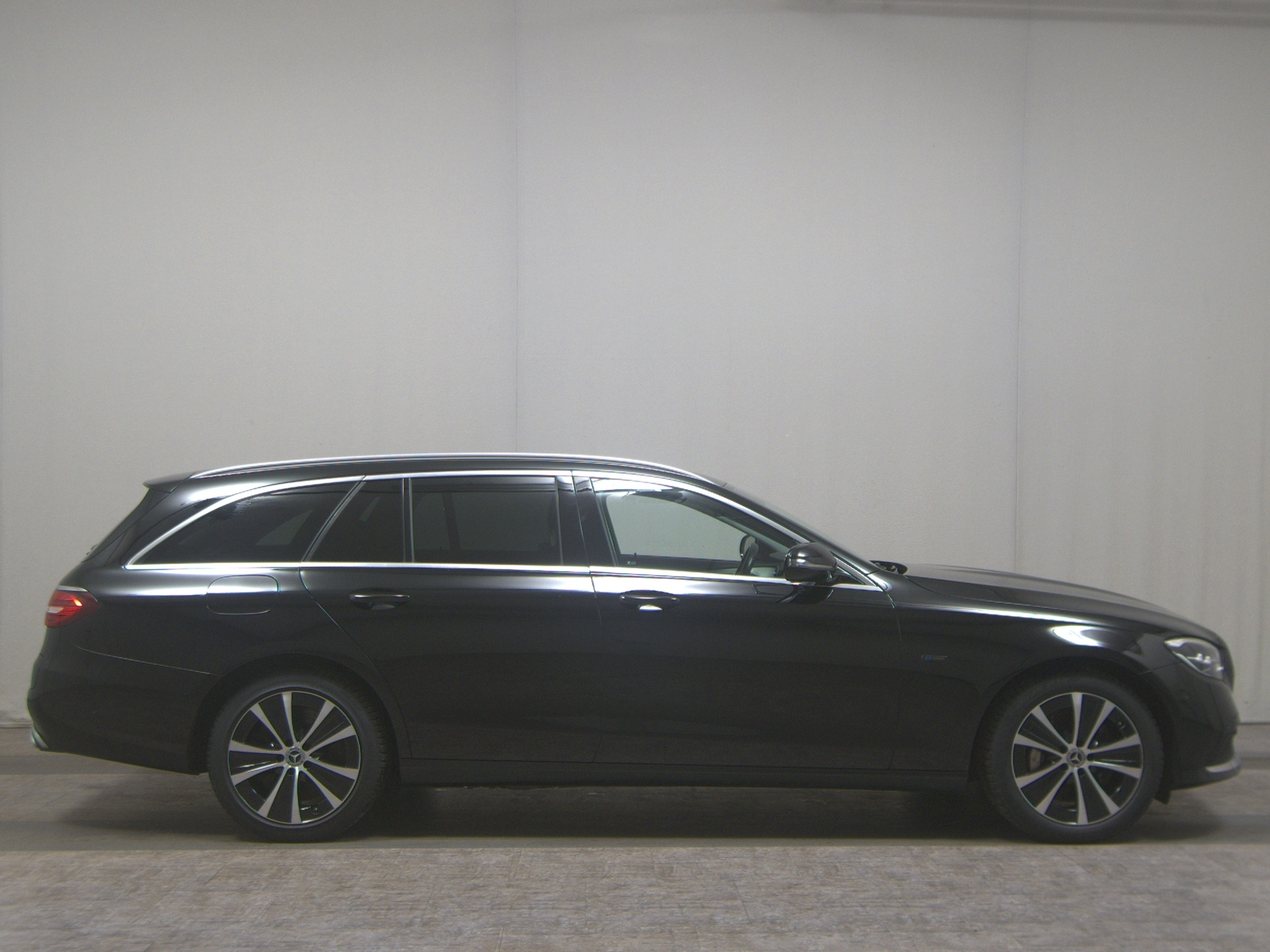 Mercedes-Benz E 300 T de Avantgarde Navi Pano Burmester AHK