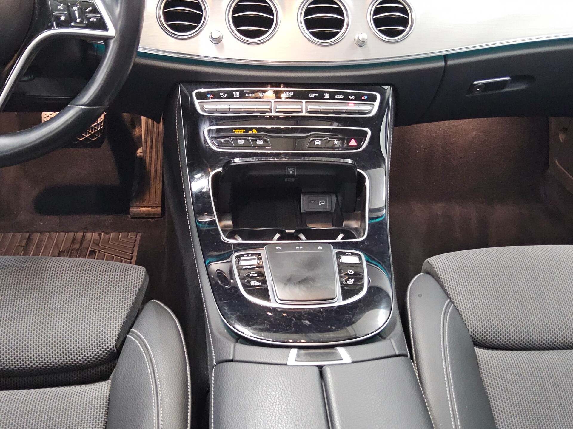 Mercedes-Benz E 300 T de Avantgarde Navi Pano Burmester AHK 6
