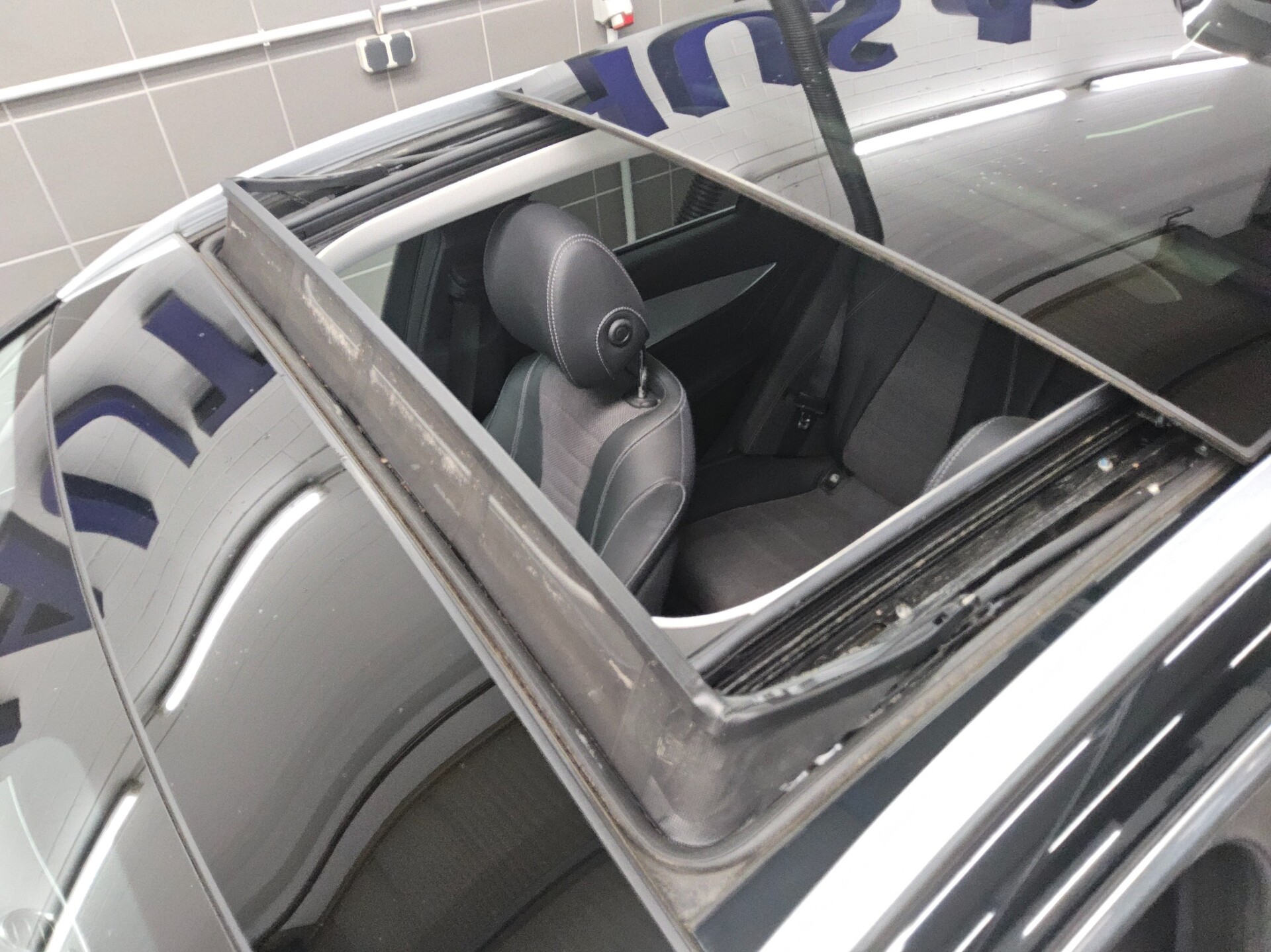 Mercedes-Benz E 300 T de Avantgarde Navi Pano Burmester AHK 13