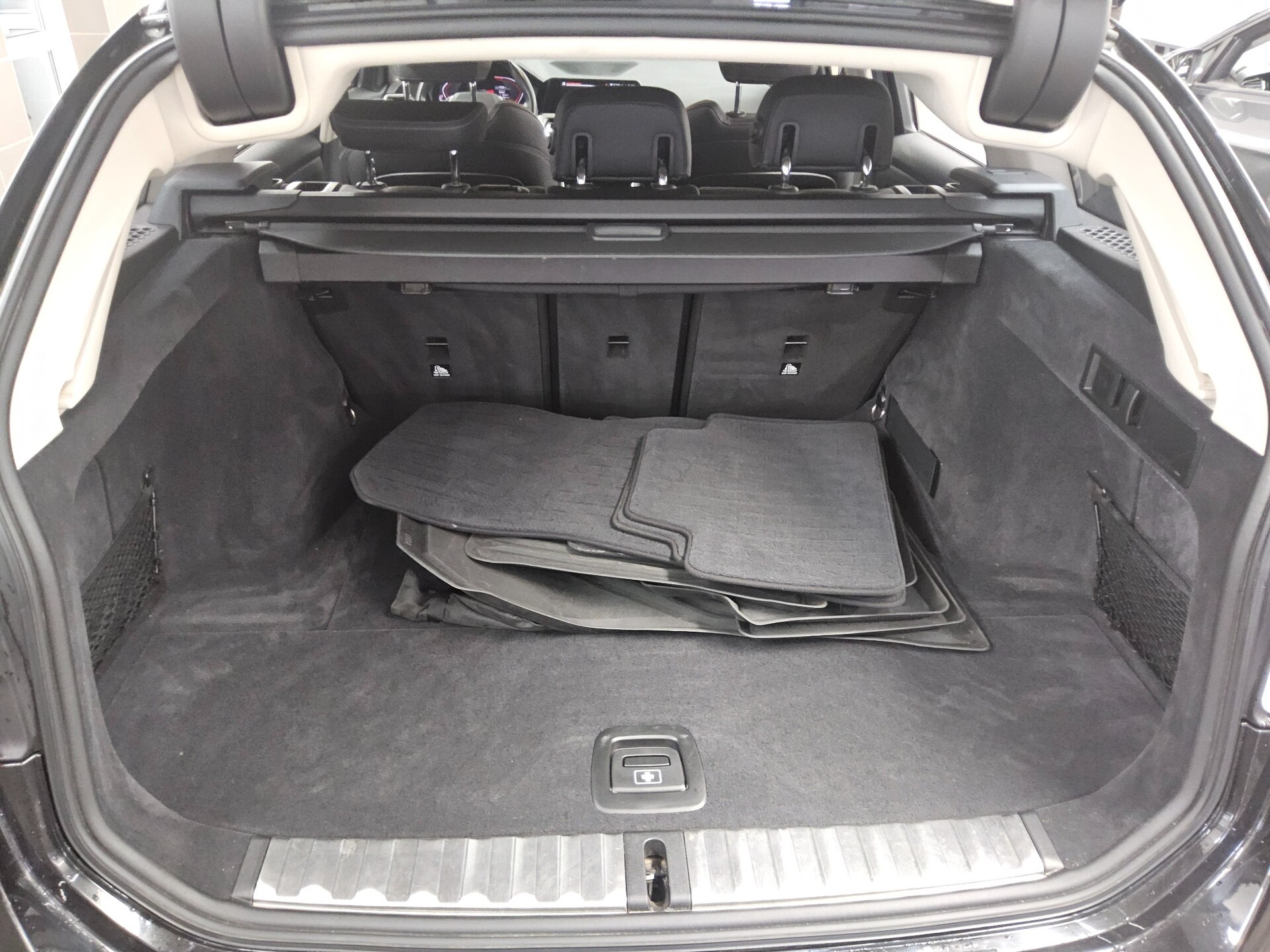 BMW 320dA Touring Sport-Line T-Leder Navi LED LC Pro 12