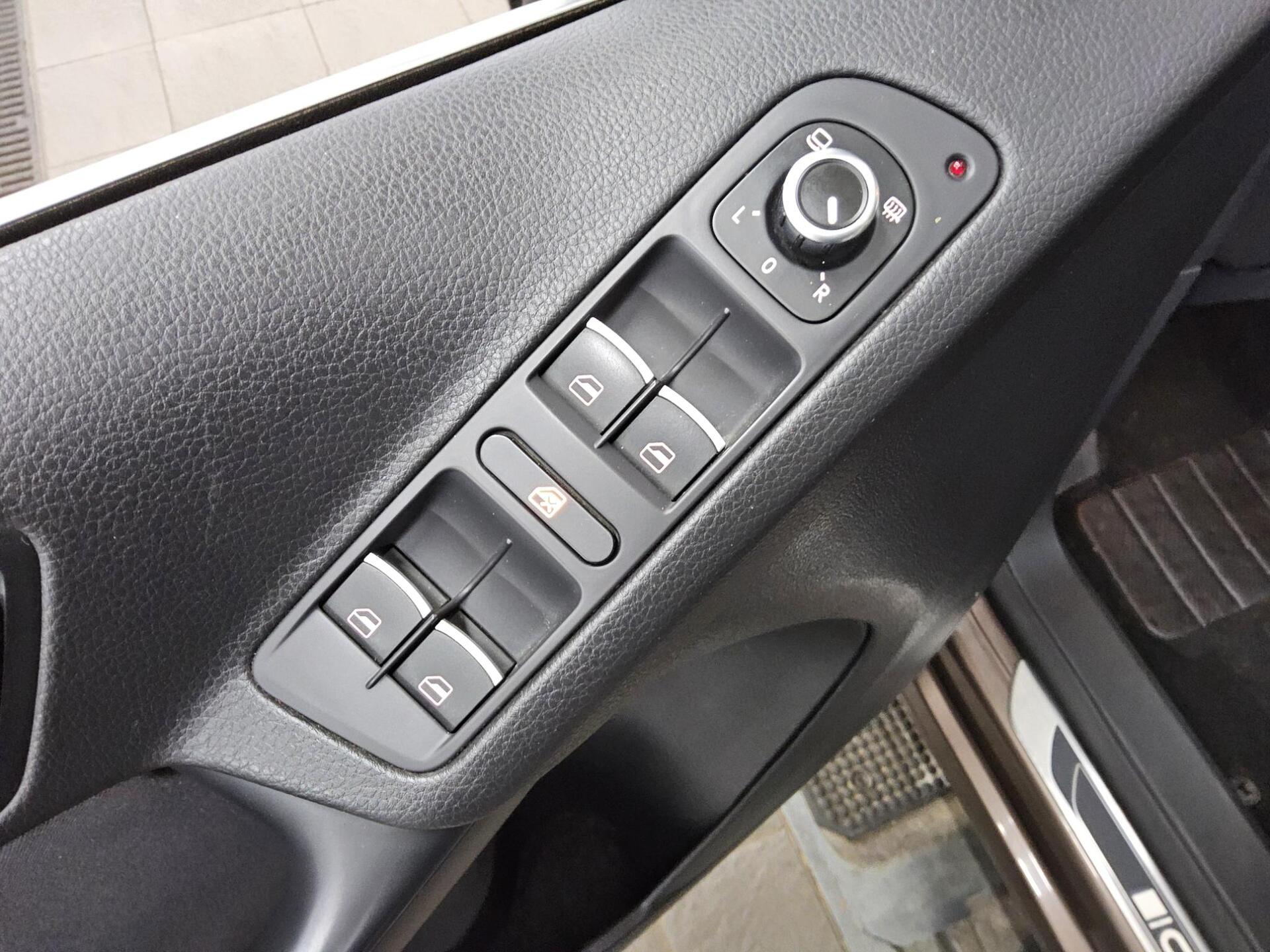 Volkswagen Tiguan 2.0 TDI 4M Track&Style Navi Xenon AHK RfK 9