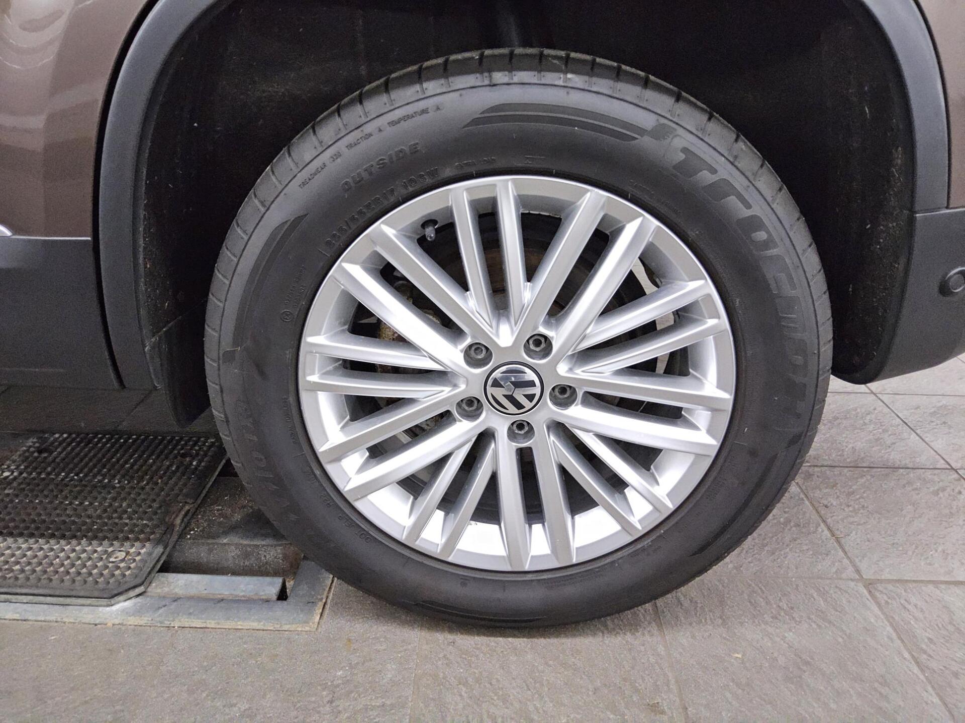 Volkswagen Tiguan 2.0 TDI 4M Track&Style Navi Xenon AHK RfK 10