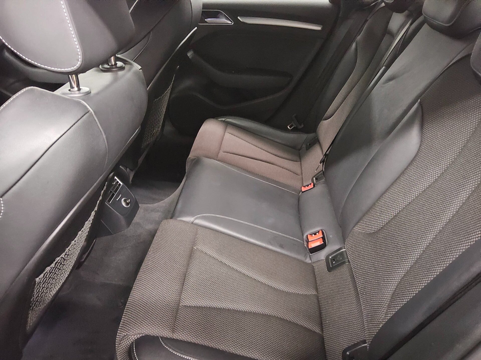 Audi A3 Lim. 35 TFSI S-Line T-Leder Navi LED RfK 13