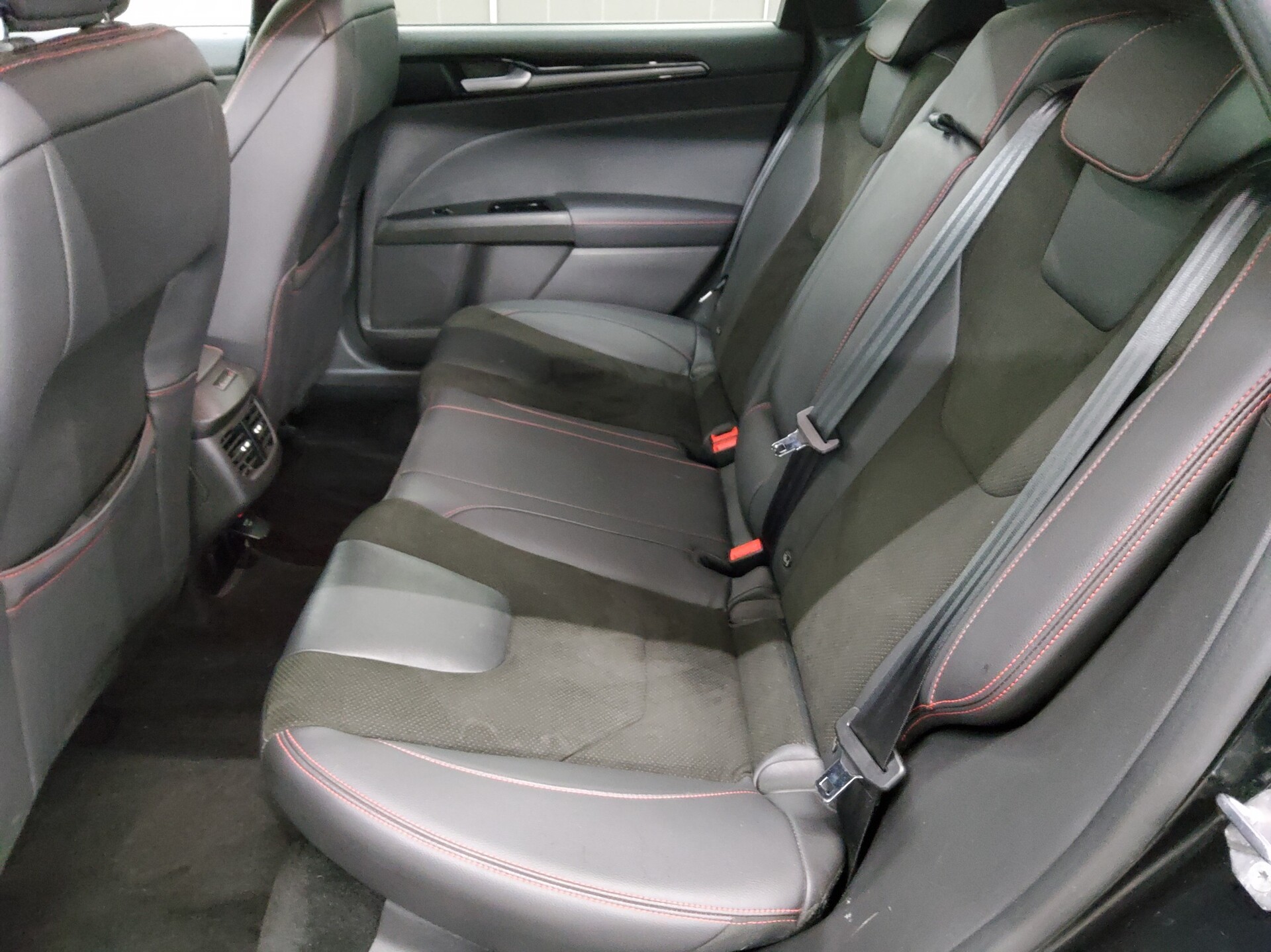 Ford Mondeo Turnier 2.0 EB ST-Line Navi LED AHK ACC 13