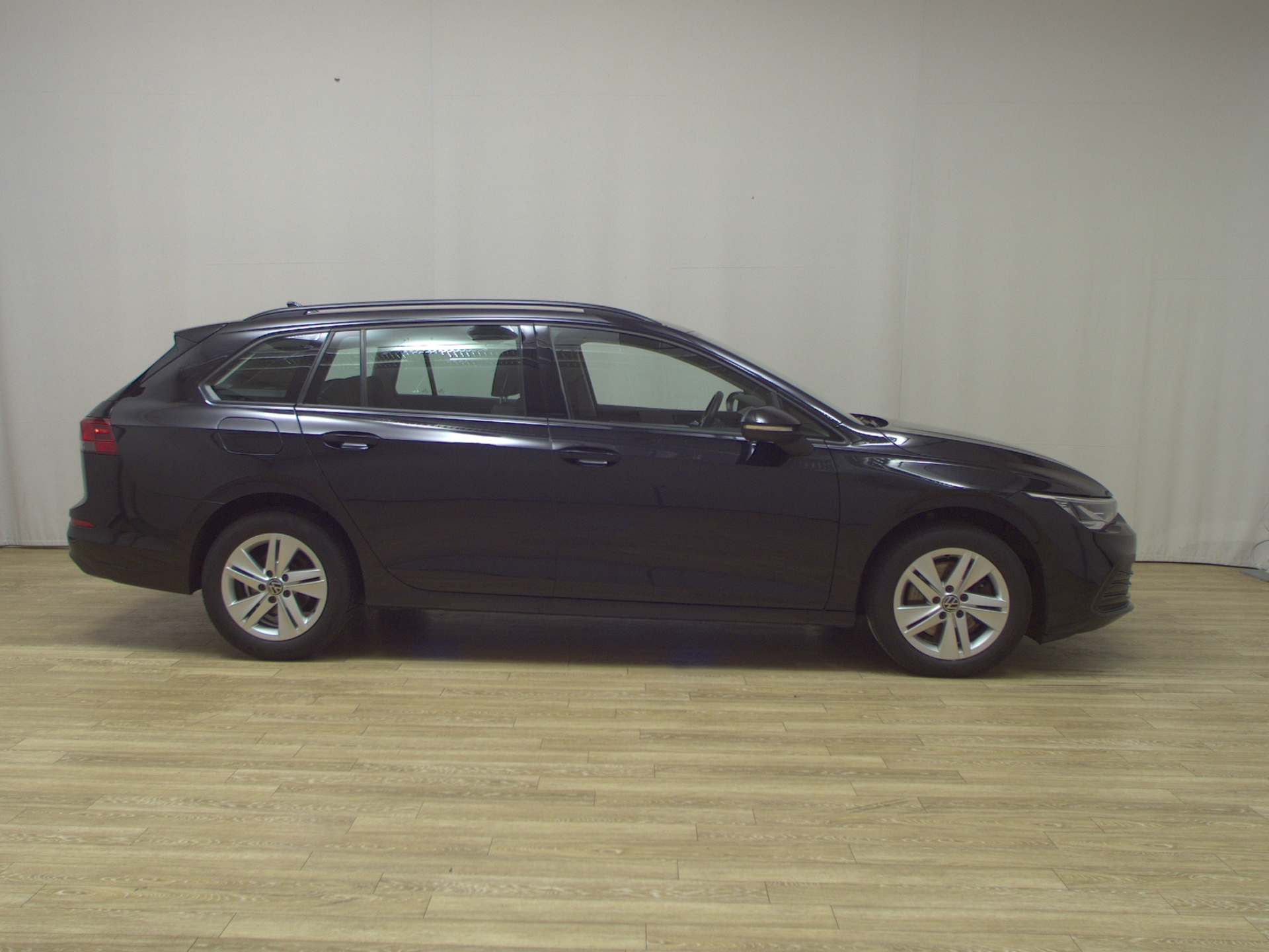 Volkswagen Golf-8 Var. 2.0 TDI Life Navi LED DC-Pro PDC ACC