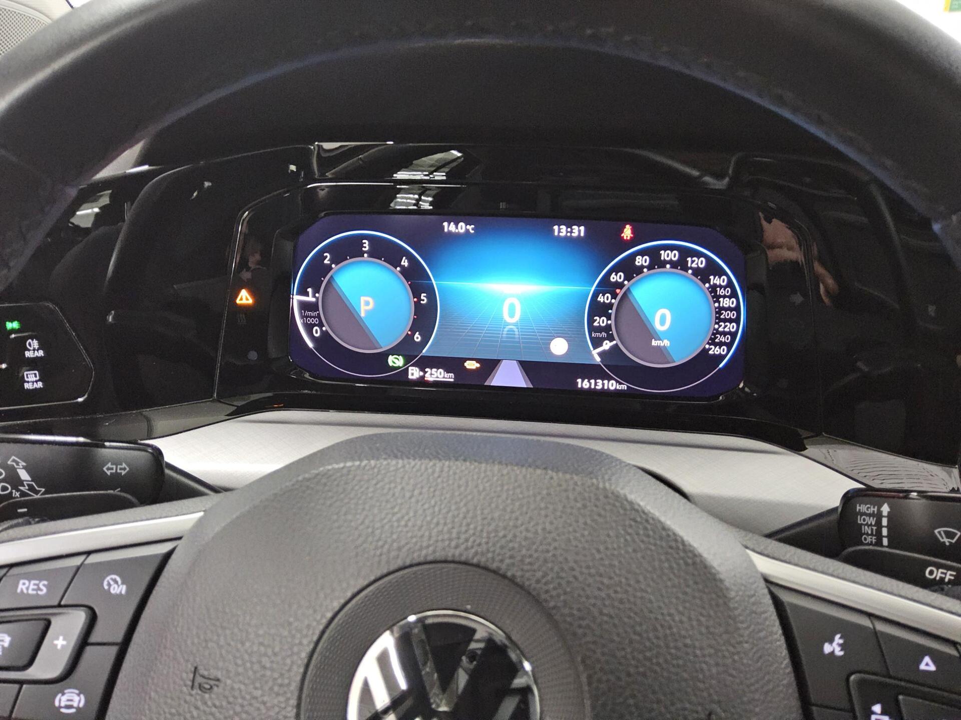 Volkswagen Golf-8 Var. 2.0 TDI Life Navi LED DC-Pro PDC ACC 8