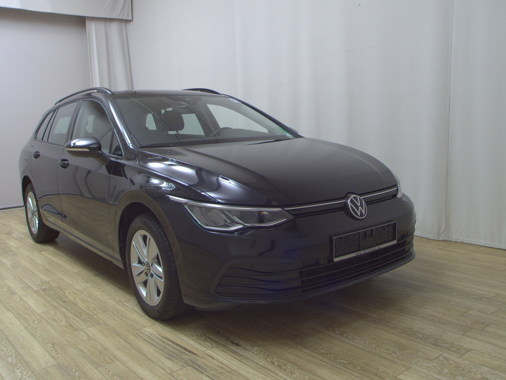 Volkswagen Golf-8 Var. 2.0 TDI Life Navi LED DC-Pro PDC ACC 3