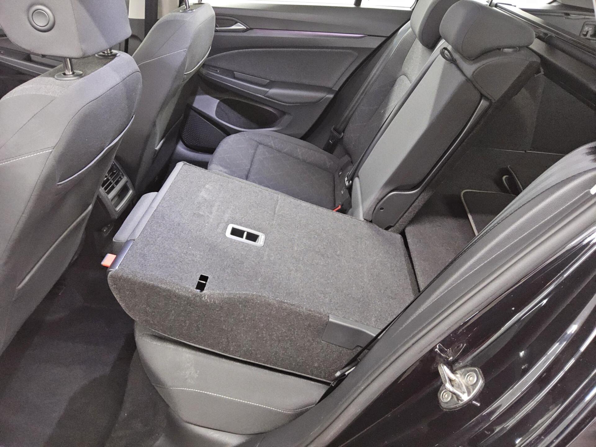 Volkswagen Golf-8 Var. 2.0 TDI Life Navi LED DC-Pro PDC ACC 13