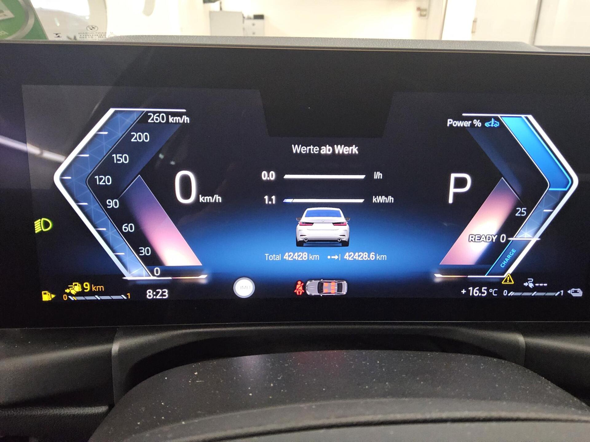 BMW 330e Curved Navi LED LC+ Shz PDC 8