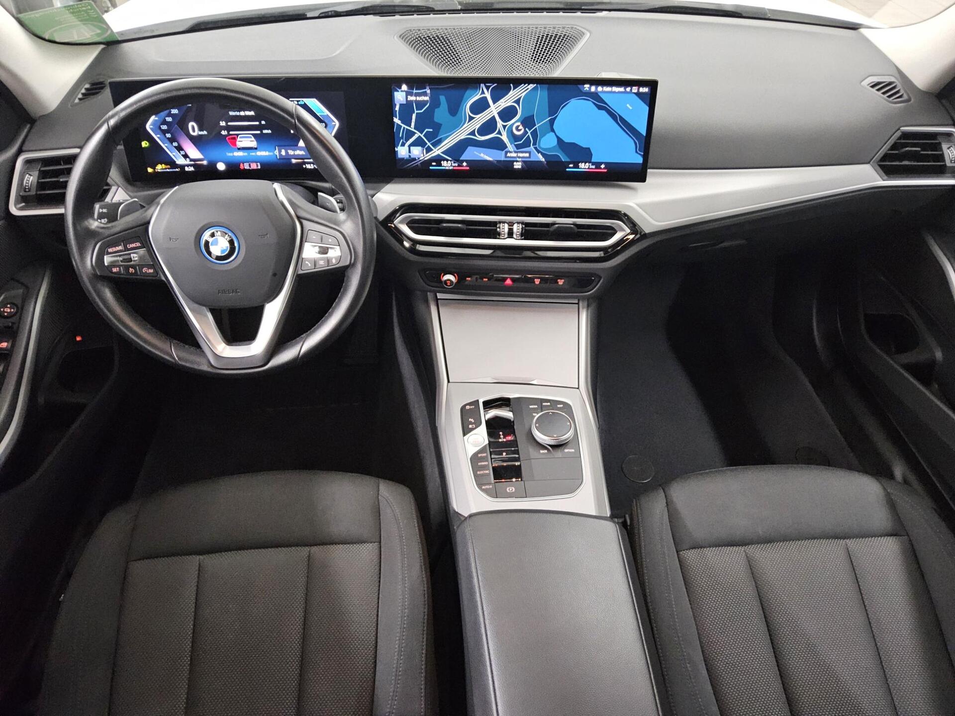 BMW 330e Curved Navi LED LC+ Shz PDC 5