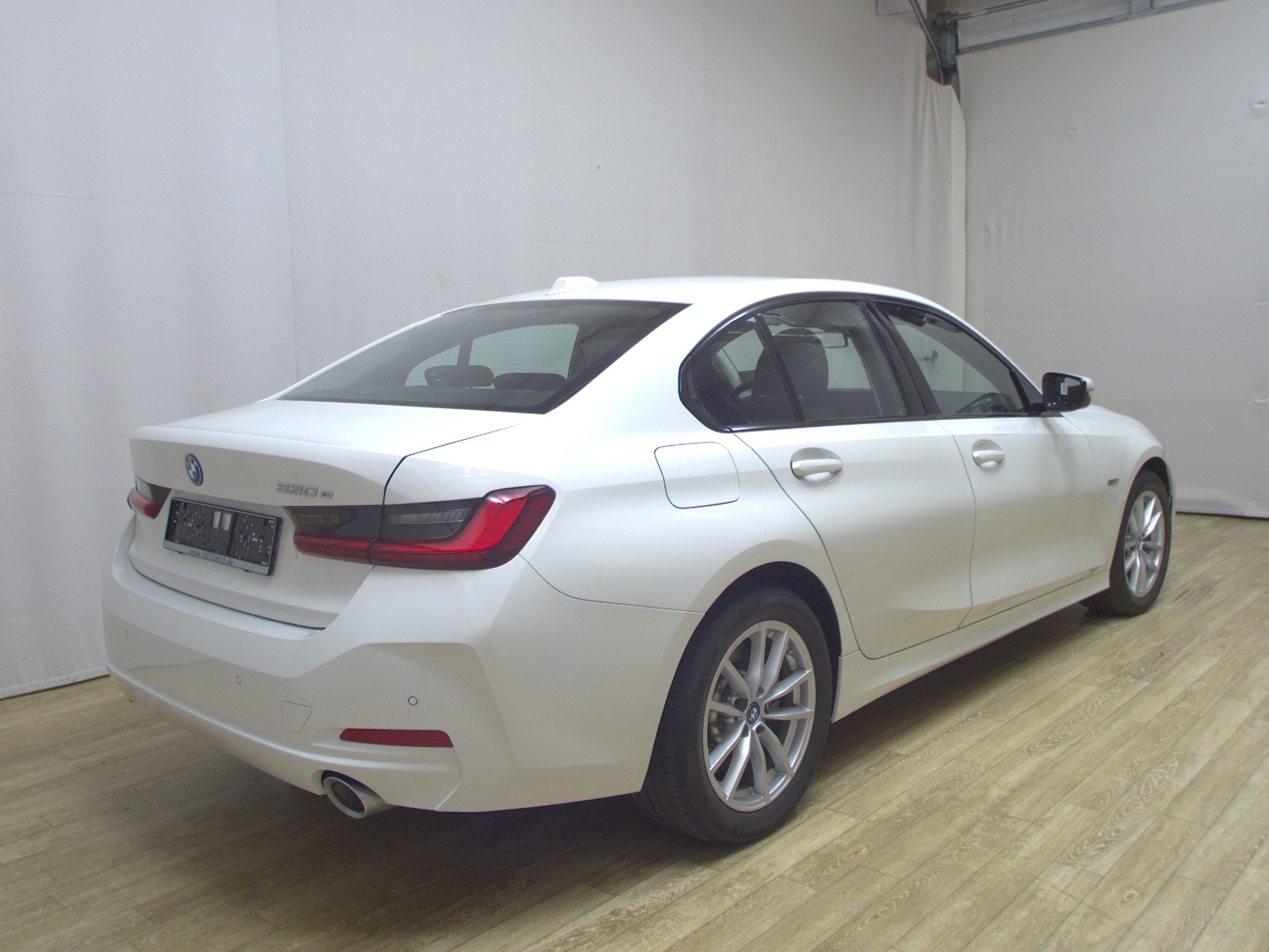 BMW 330e Curved Navi LED LC+ Shz PDC 4