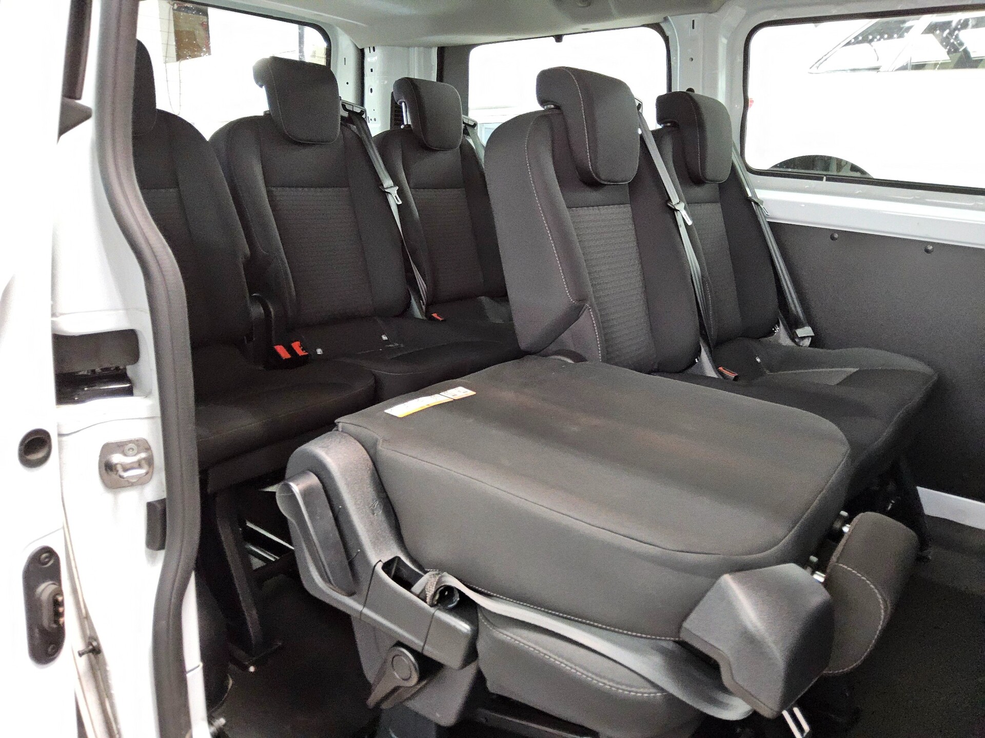 Ford Transit Custom 2.0 EB Trend L1 8-Sitze Navi PDC 12