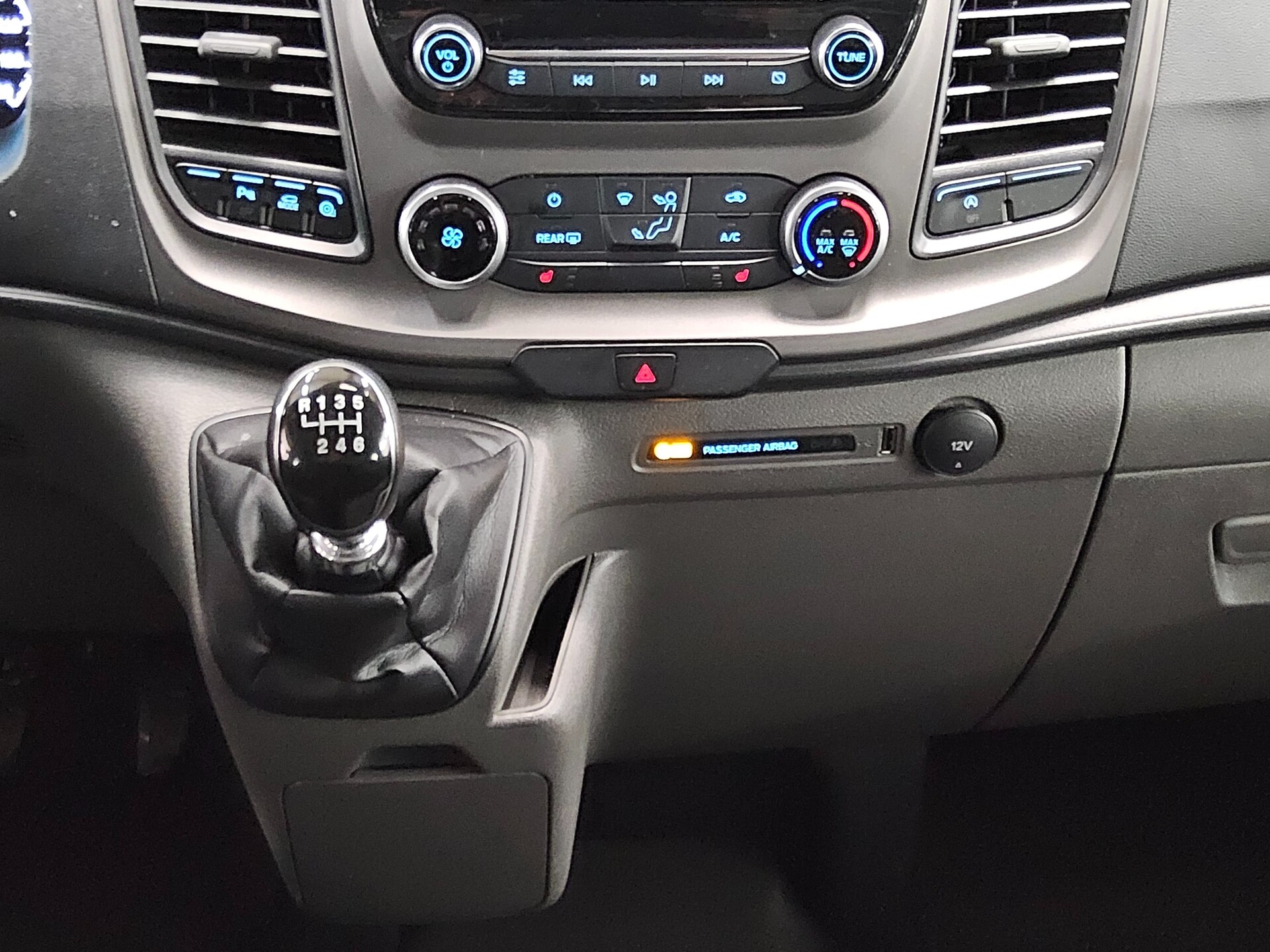 Ford Transit Custom 2.0 EB Trend L1 8-Sitze Navi PDC 6