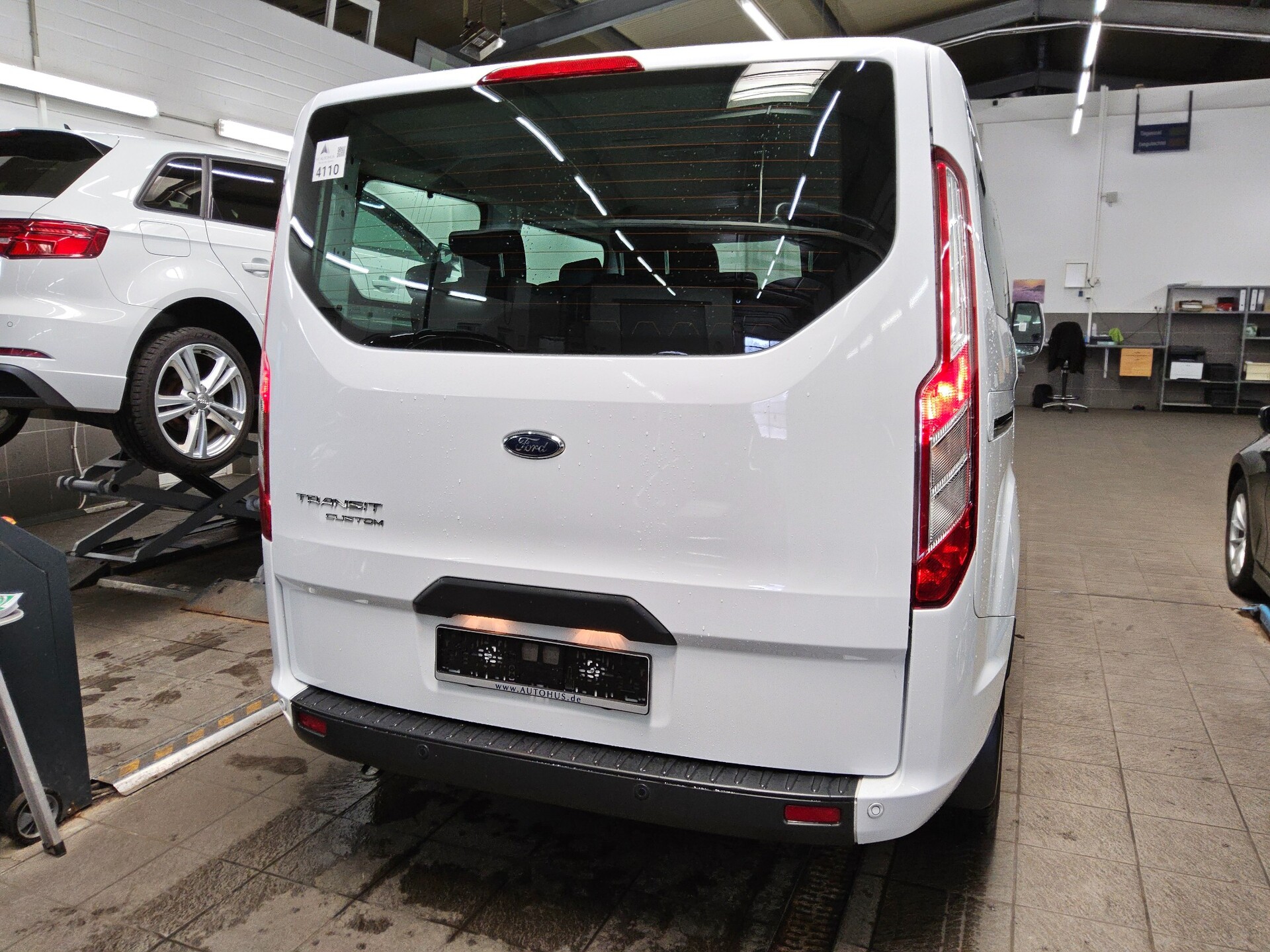 Ford Transit Custom 2.0 EB Trend L1 8-Sitze Navi PDC 10