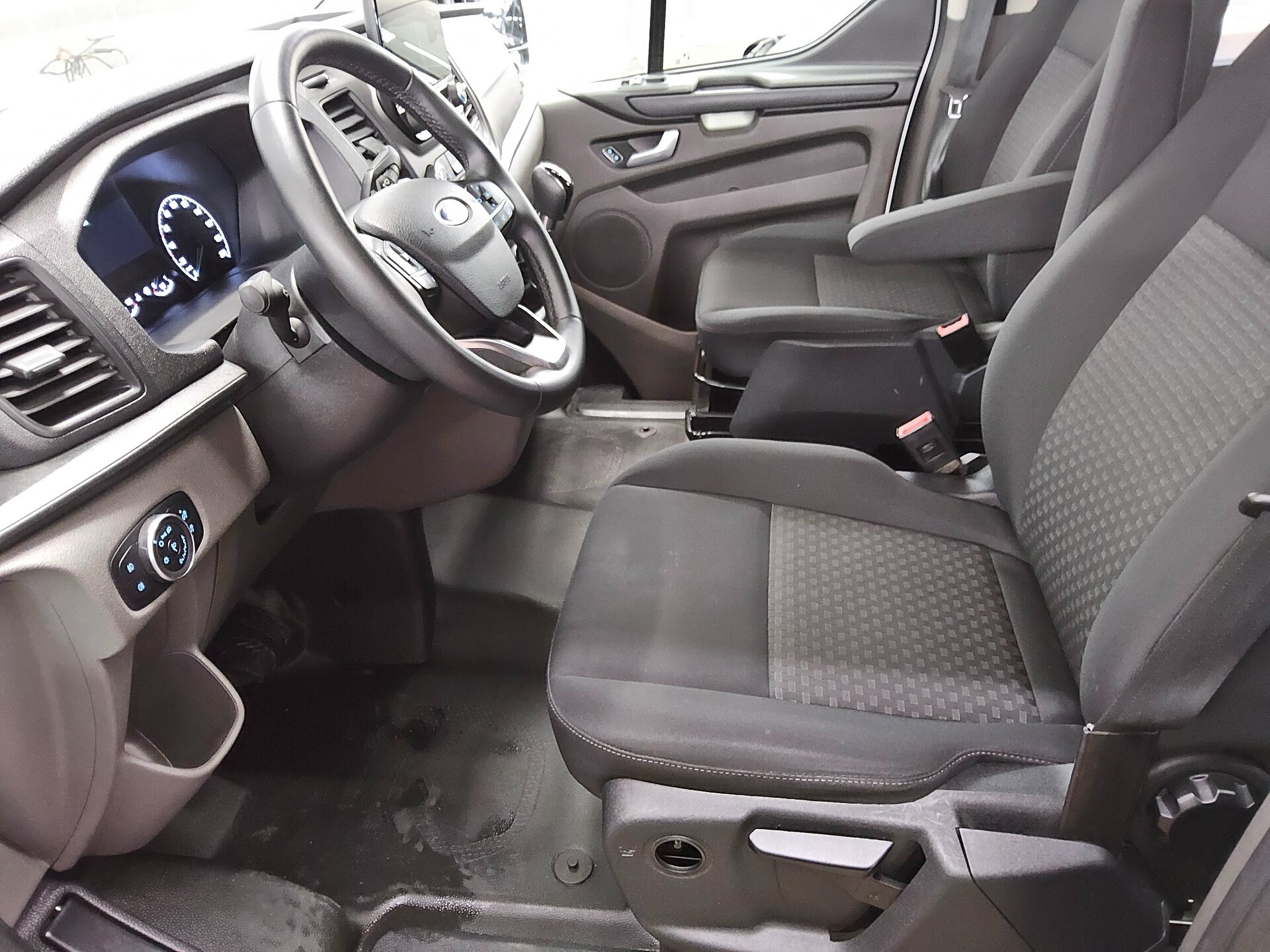 Ford Transit Custom 2.0 EB Trend L2 8-Sitze Navi PDC 8