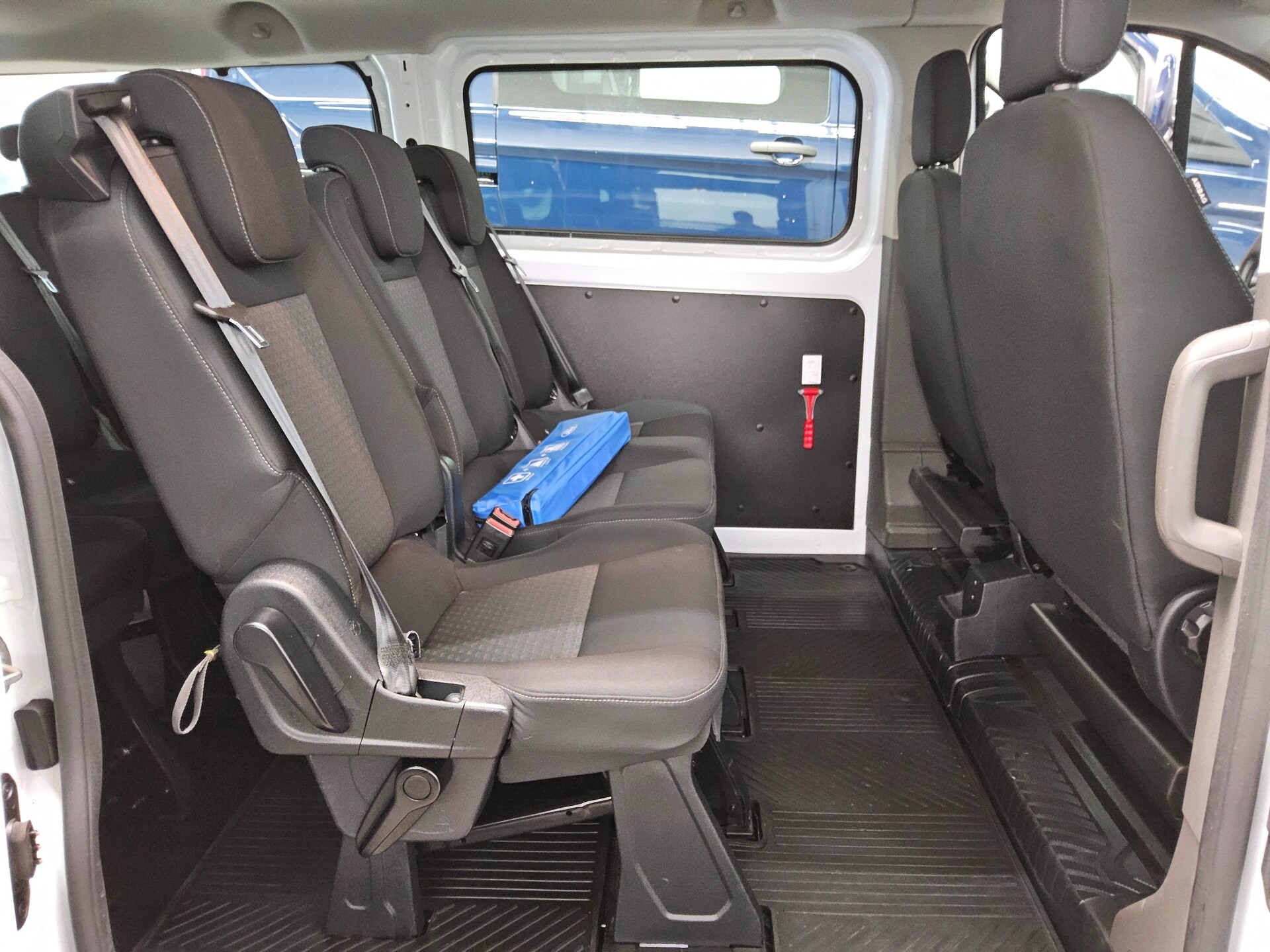 Ford Transit Custom 2.0 EB Trend L2 8-Sitze Navi PDC 12