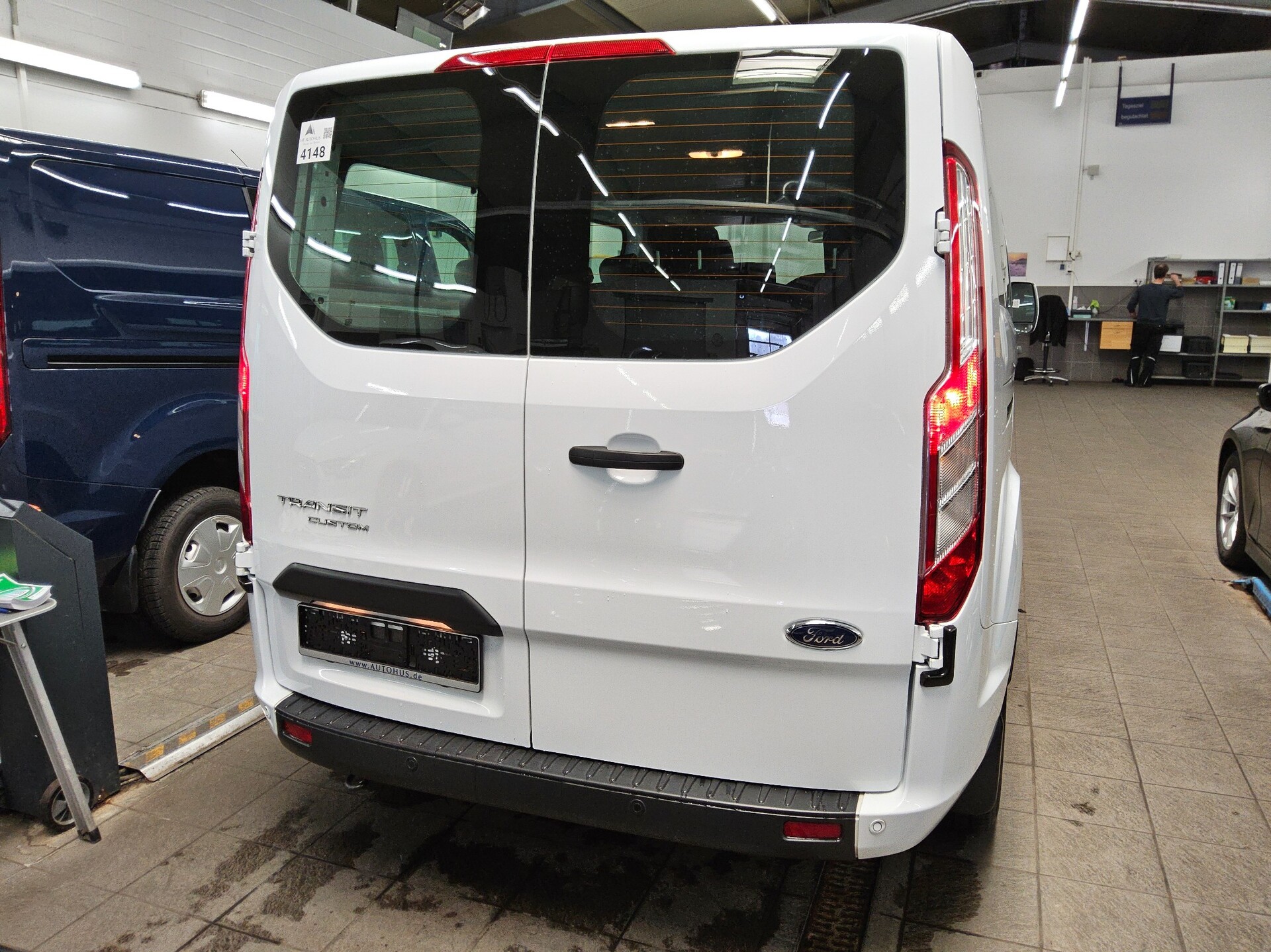 Ford Transit Custom 2.0 EB Trend L2 8-Sitze Navi PDC 11