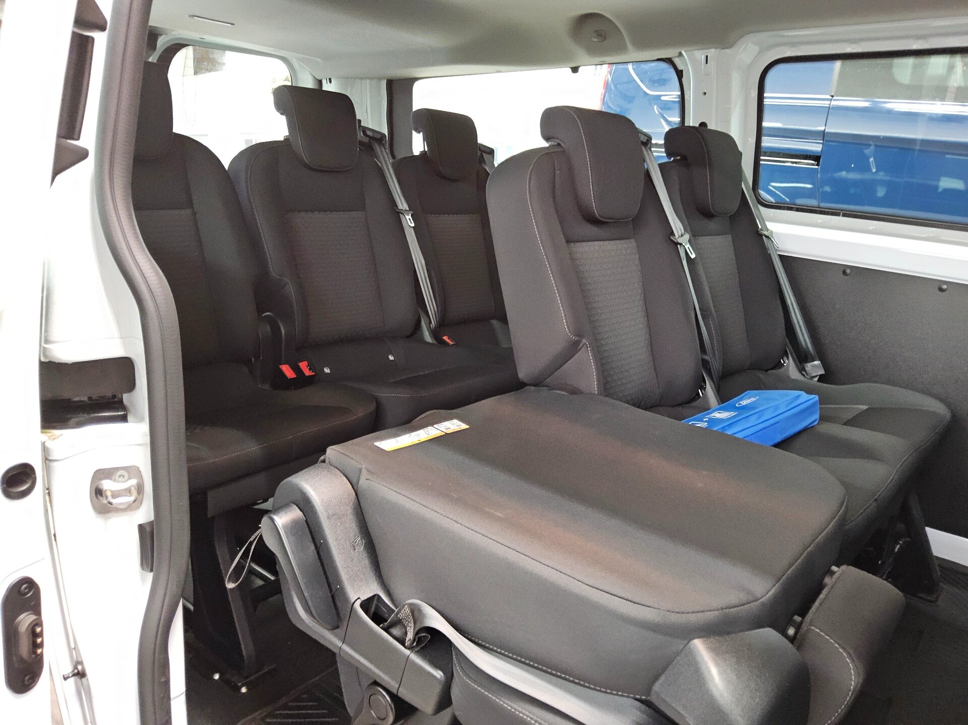 Ford Transit Custom 2.0 EB Trend L2 8-Sitze Navi PDC 13