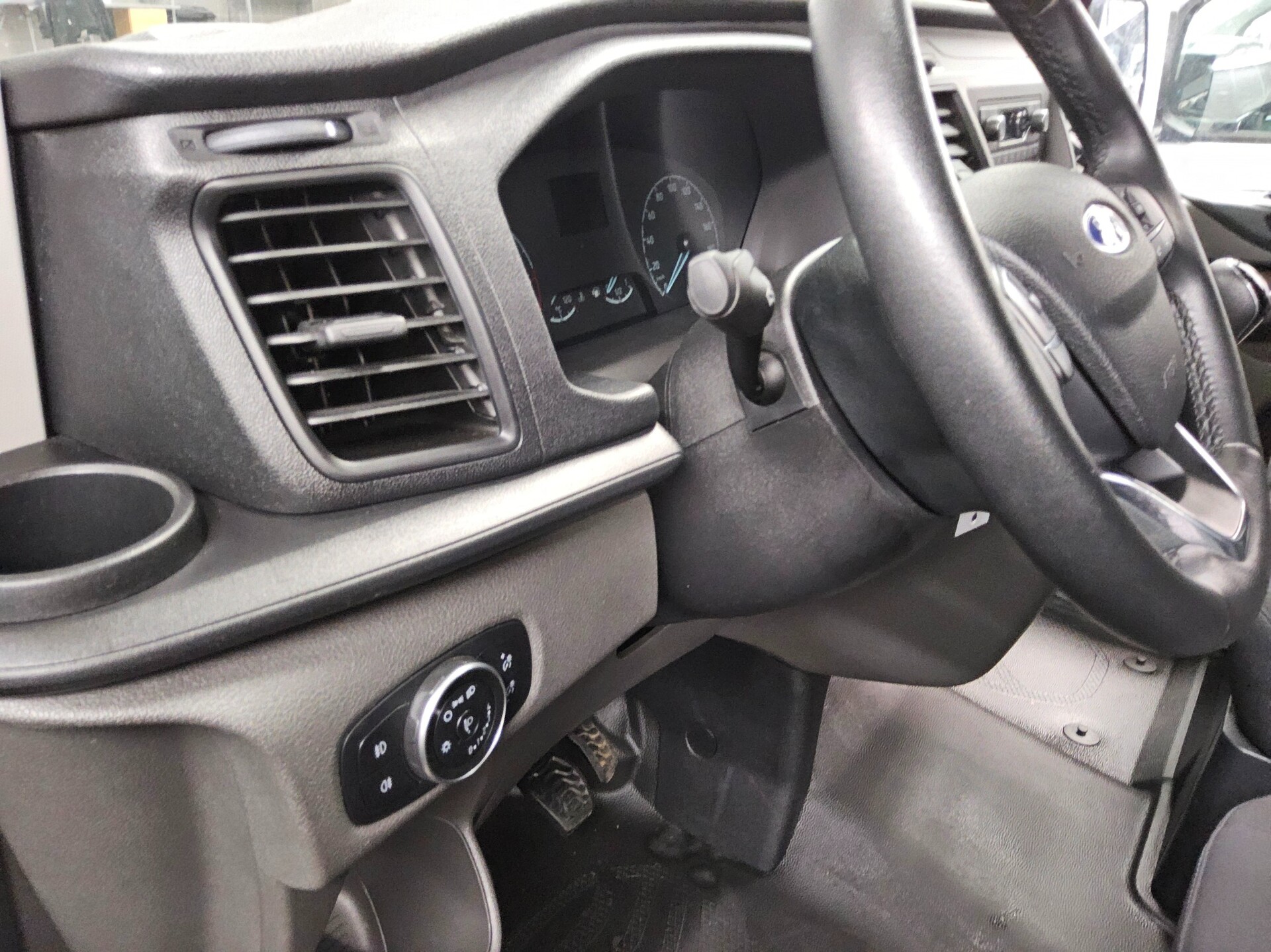 Ford Transit Custom 2.0 TDCi L1 6-Sitze PDC Shz 9