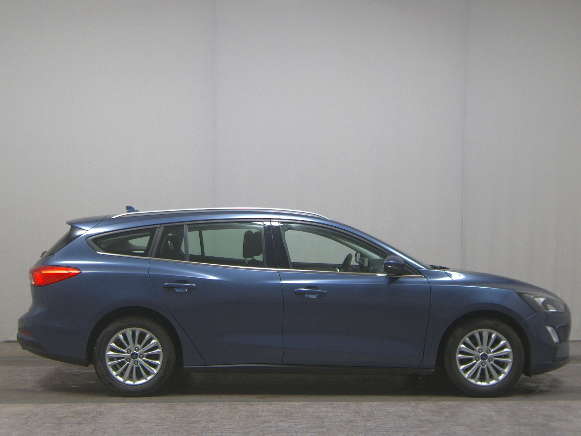 Ford Focus Turnier 1.0 EB Titanium Navi LED RFK SHZ