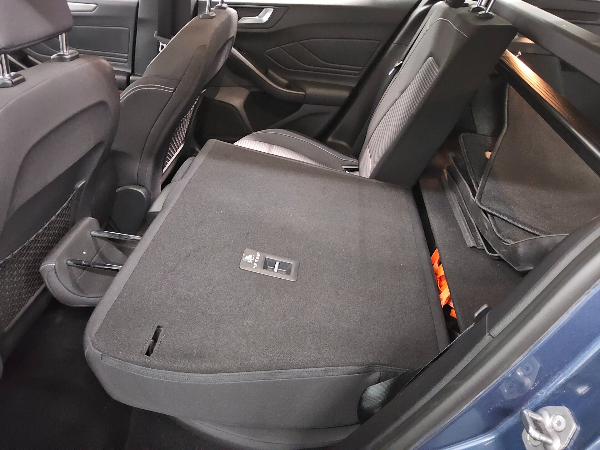 Ford Focus Turnier 1.0 EB Titanium Navi LED RFK SHZ 12