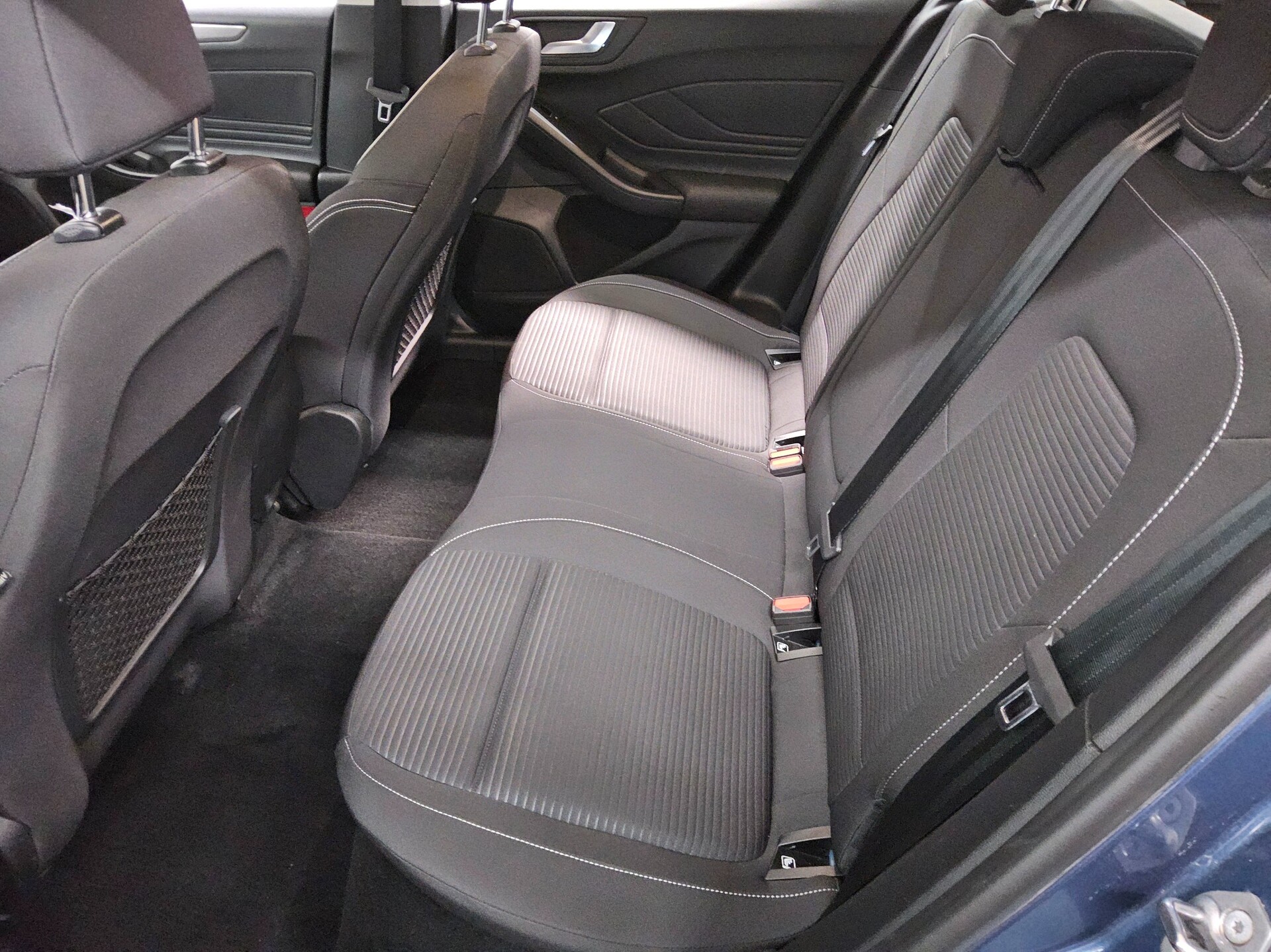 Ford Focus Turnier 1.0 EB Titanium Navi LED RFK SHZ 13