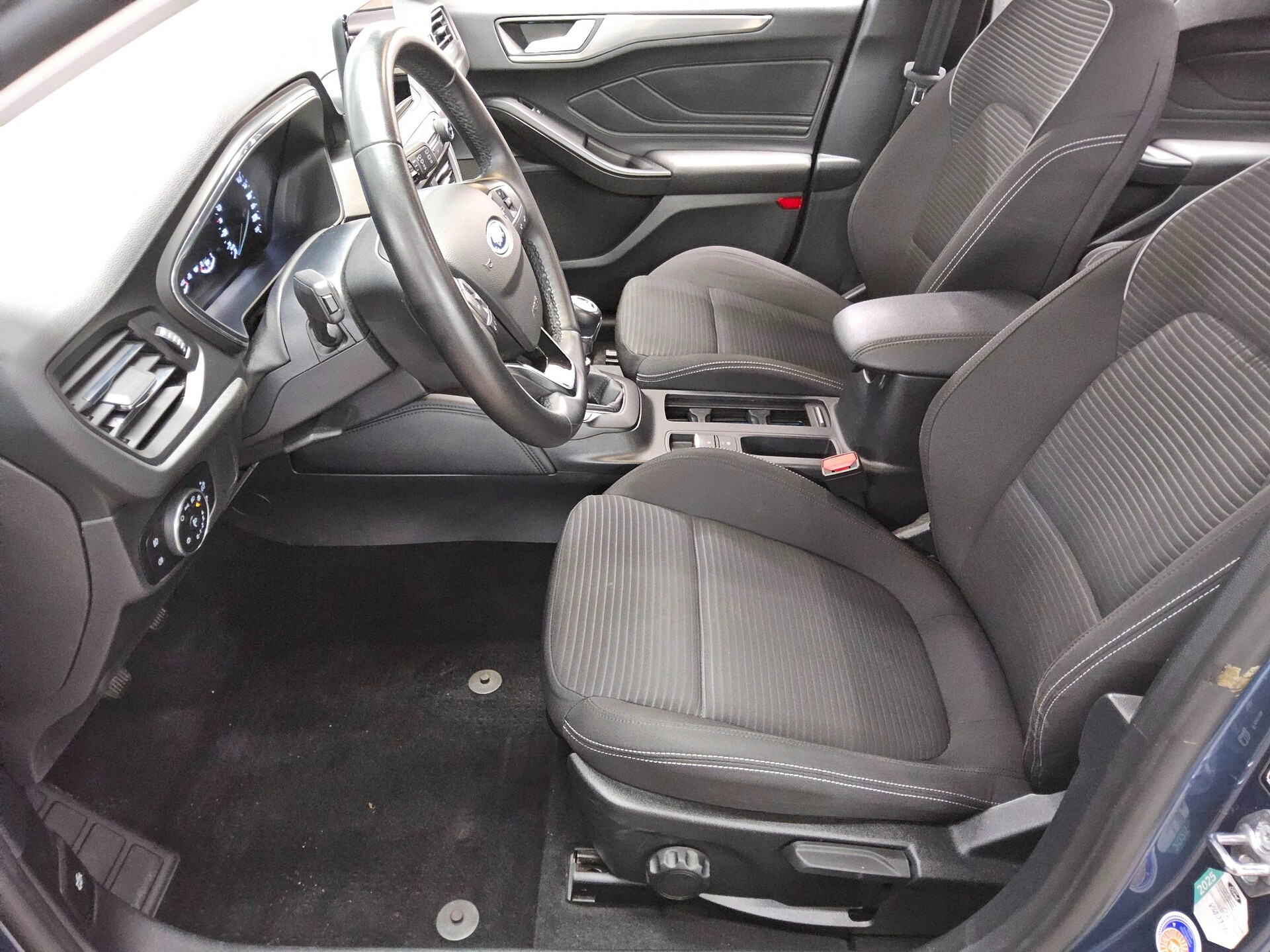 Ford Focus Turnier 1.0 EB Titanium Navi LED RfK PDC 8