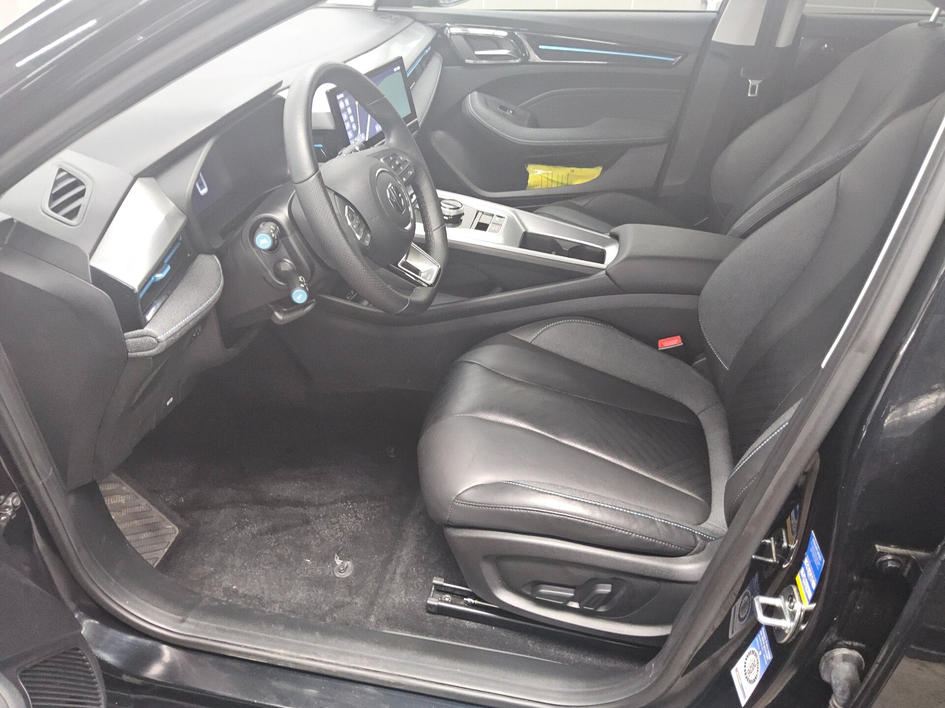 MG MG5 Comfort Navi LED Leder Kamera 9