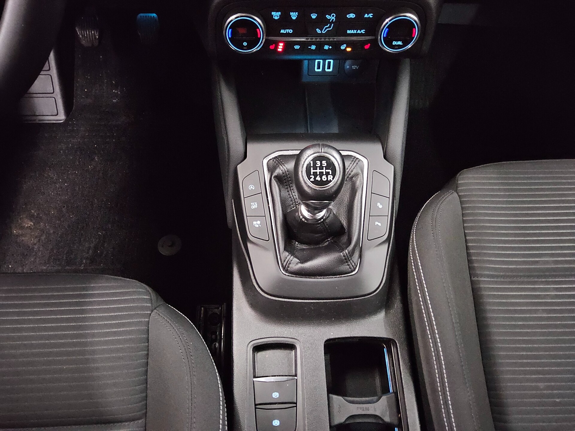 Ford Focus Turnier 1.0 EB Titanium Navi LED RfK PDC 6