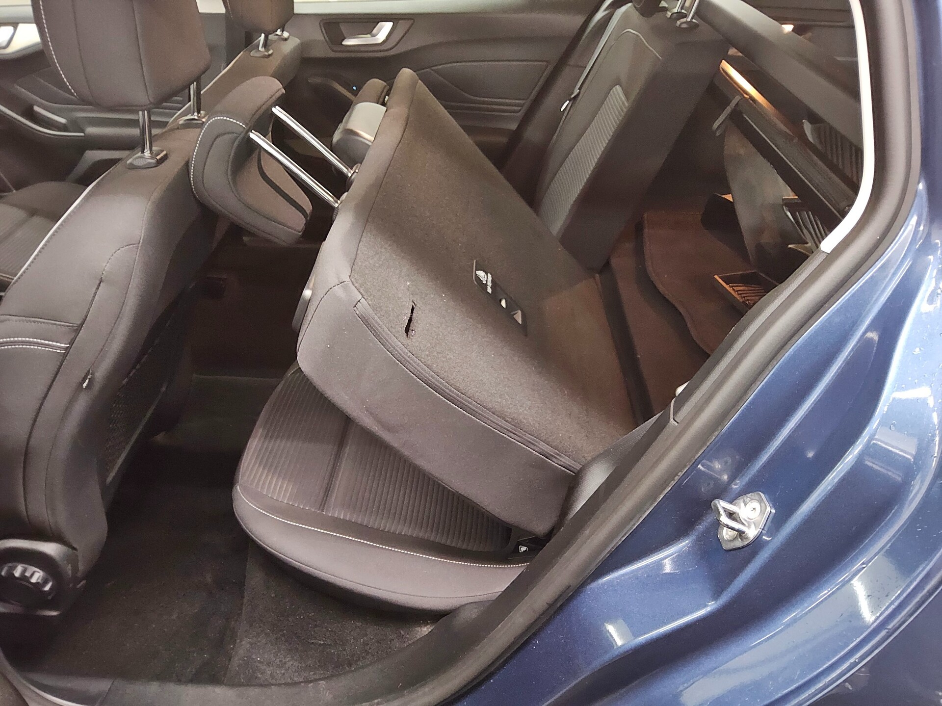 Ford Focus Turnier 1.0 EB Titanium Navi LED RfK PDC 12