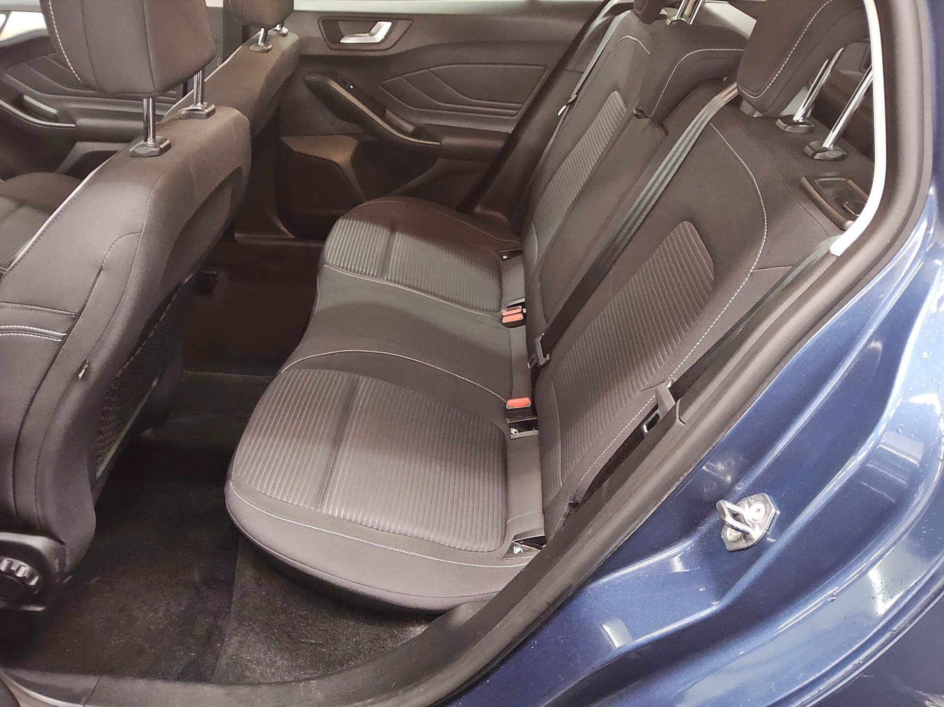 Ford Focus Turnier 1.0 EB Titanium Navi LED RfK PDC 13