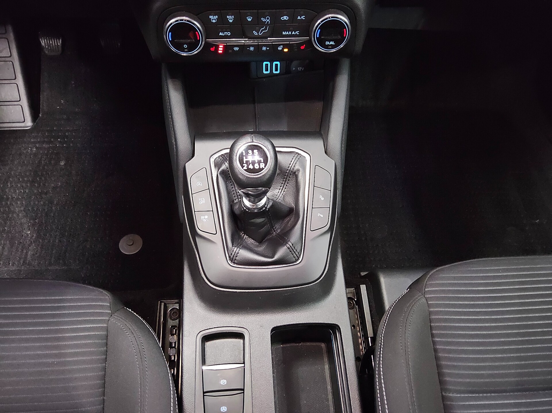 Ford Focus Turnier 1.0 EB Titanium Navi LED RfK PDC 6