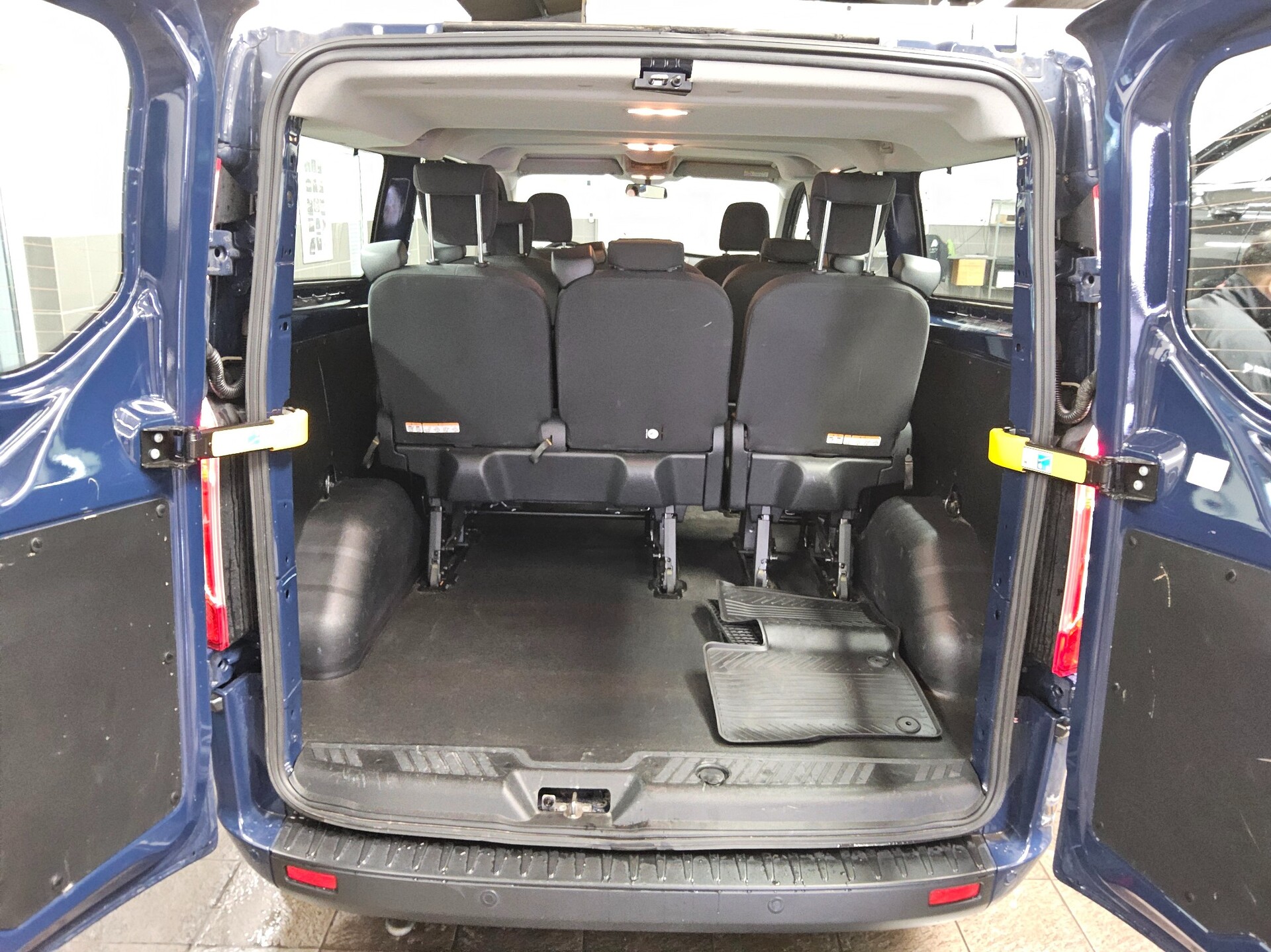 Ford Transit Custom 2.0 EB Trend 8-Sitze Navi PDC Shz 10