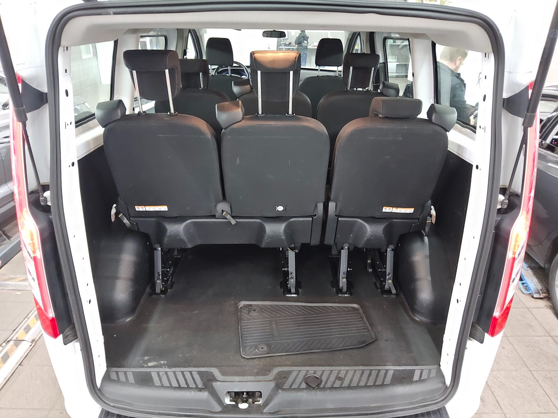 Ford Transit Custom 2.0 EB Trend L1 8-Sitzer Navi PDC 11