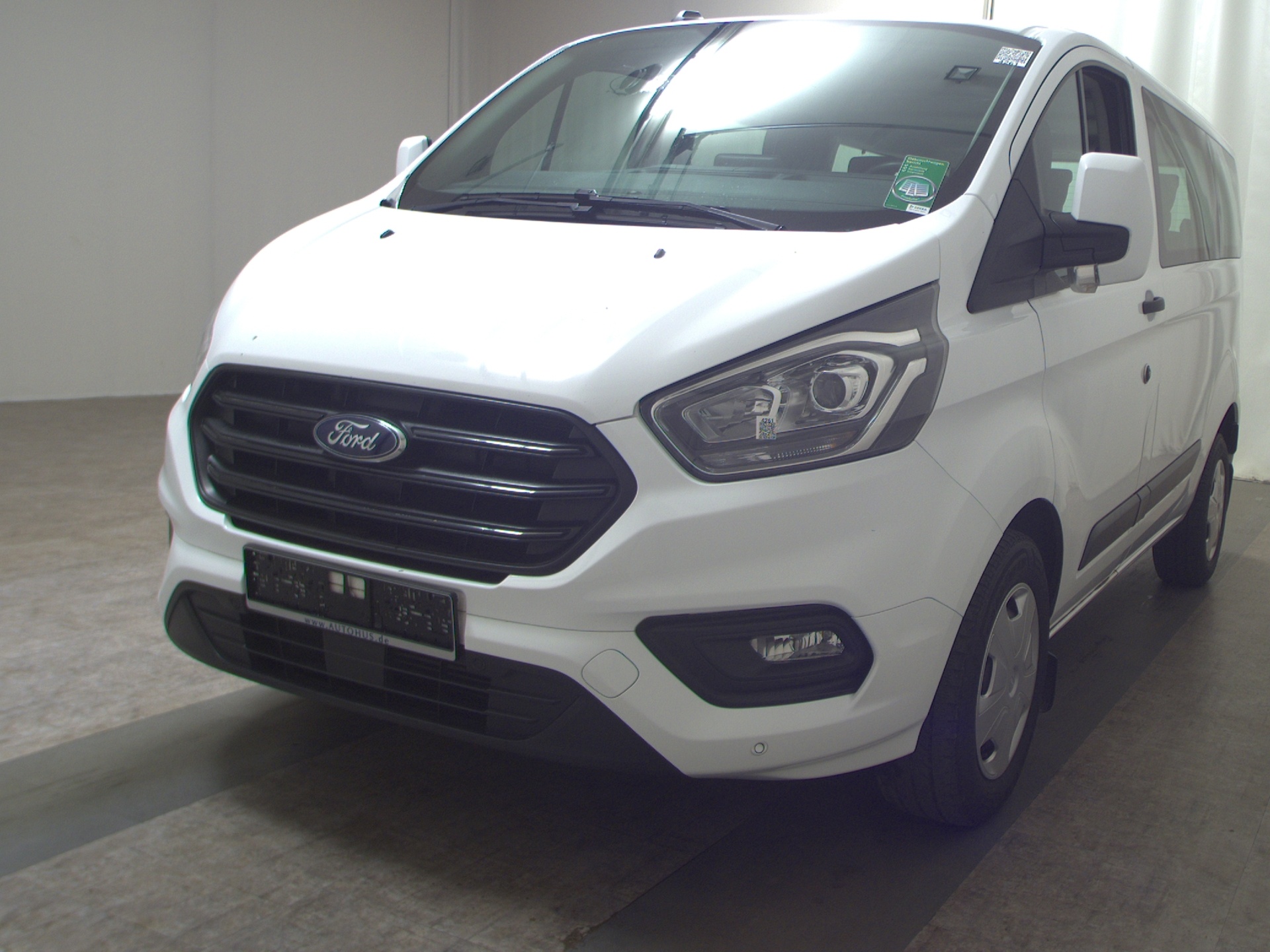 Ford Transit Custom 2.0 EB Trend L1 8-Sitzer Navi PDC 2