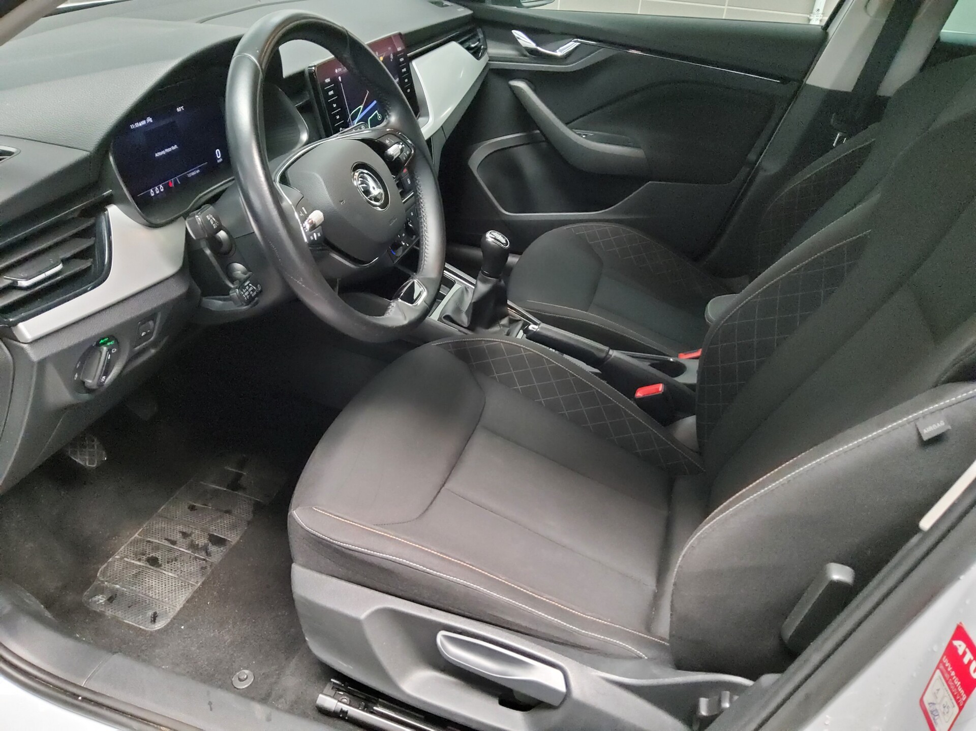 Skoda Scala 1.0 TSI Ambition Navi LED vc ACC PDC Shz 9