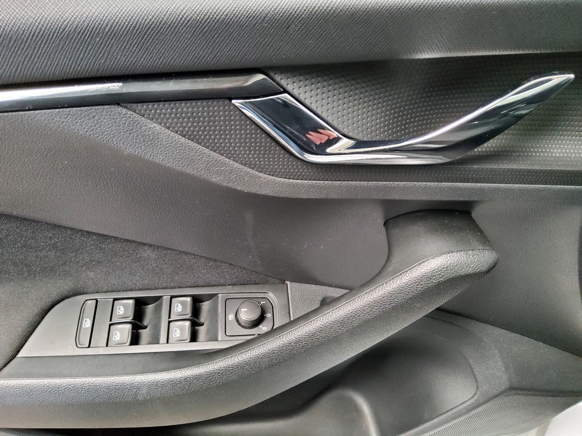 Skoda Scala 1.0 TSI Ambition Navi LED vc ACC PDC Shz 10