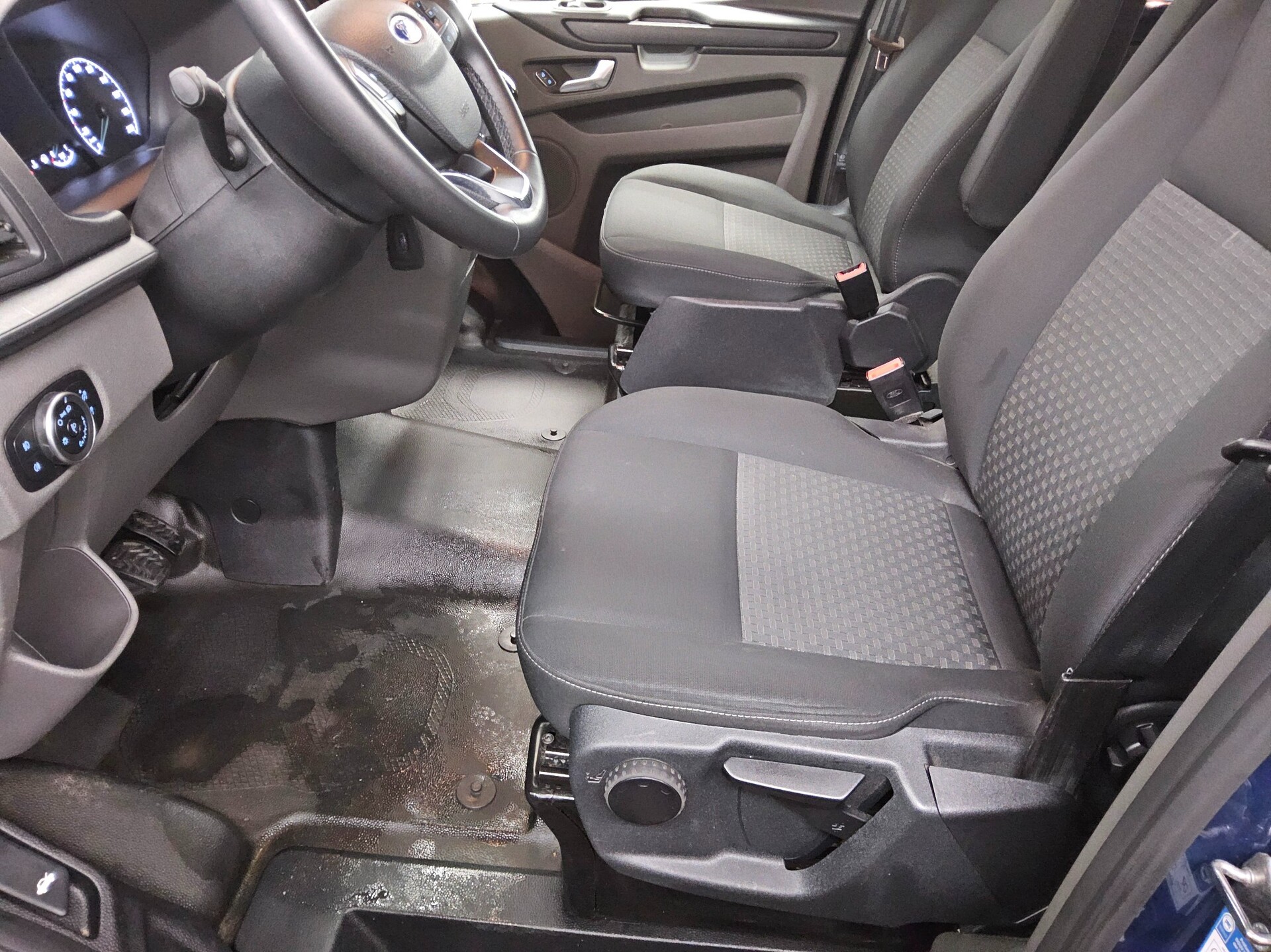 Ford Transit Custom 2.0 EB Trend L2 8-Sitze Navi PDC 8