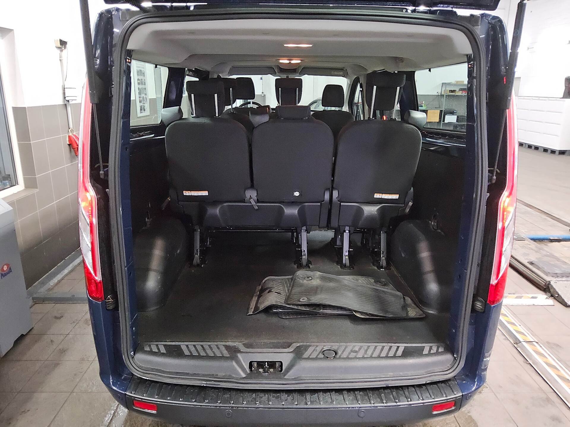 Ford Transit Custom 2.0 EB Trend L2 8-Sitze Navi PDC 10