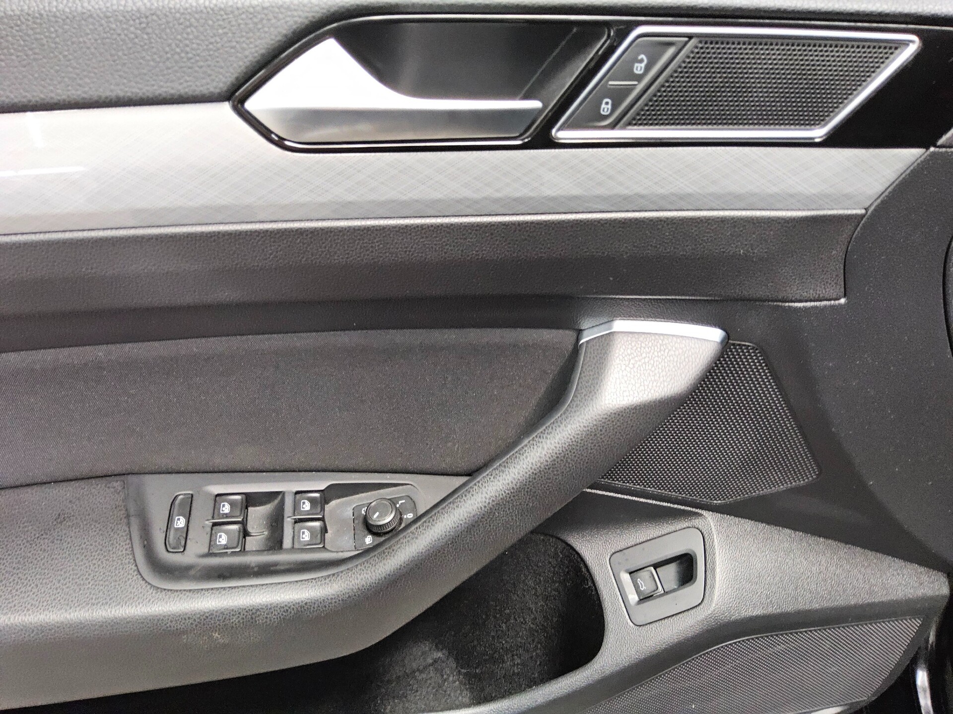 Volkswagen Passat Var. 1.5 TSI Business Navi LED RFK ACC 9