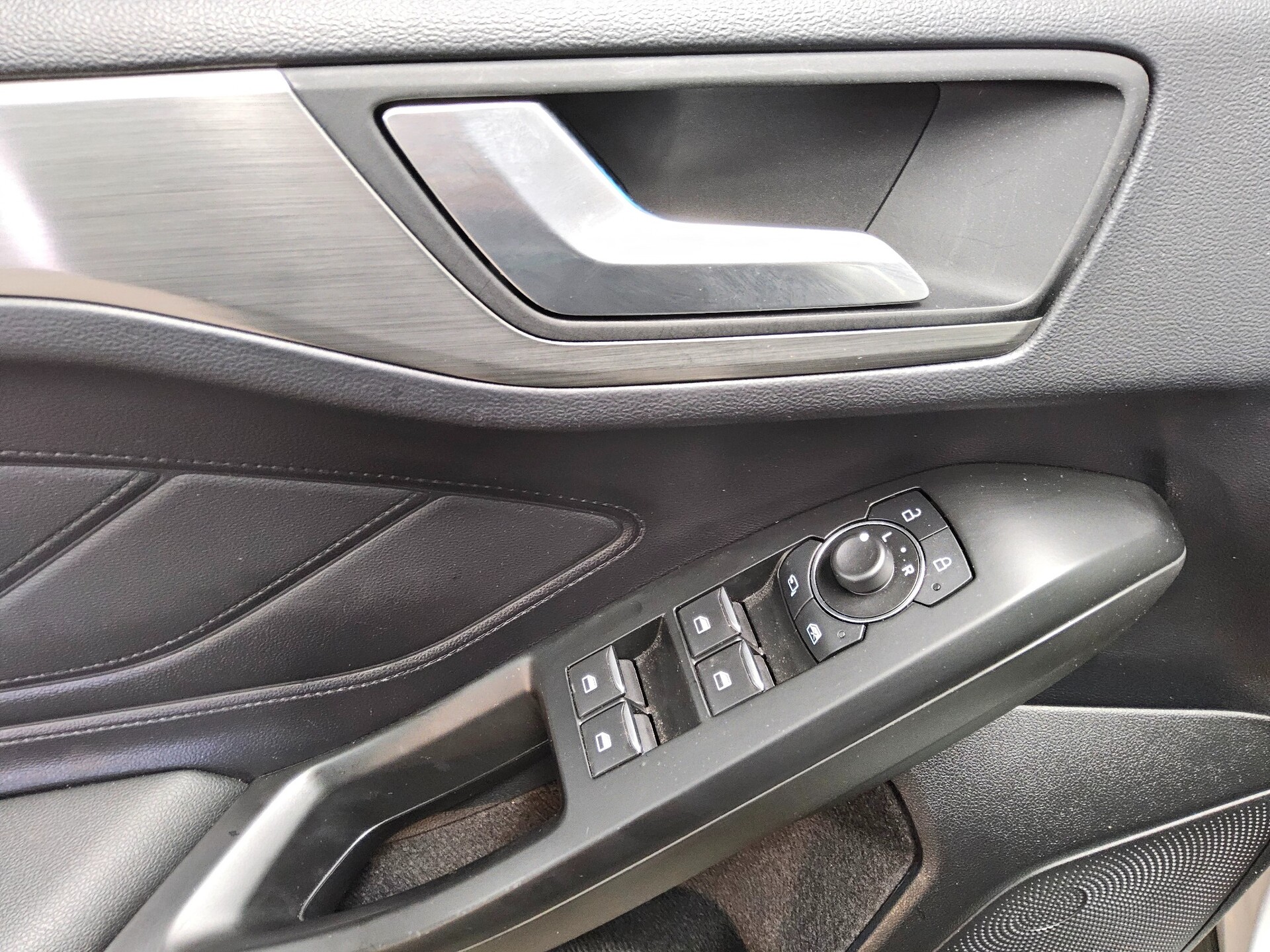 Ford Focus Turnier 1.0 EB Titanium Navi LED RfK Shz 9