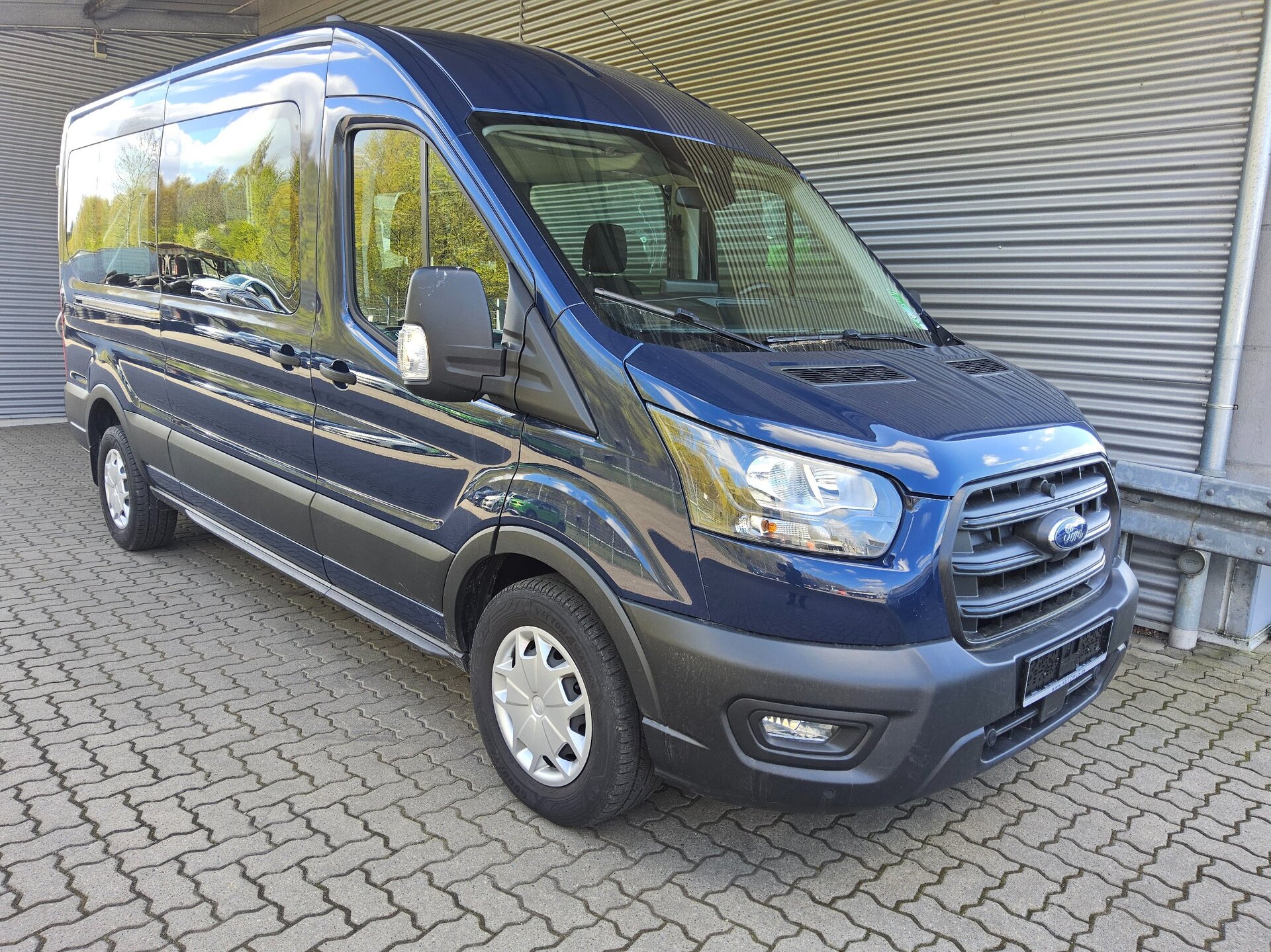 Ford Transit 2.0 TDCi Trend L3H2 9-Sitze Navi DAB 3